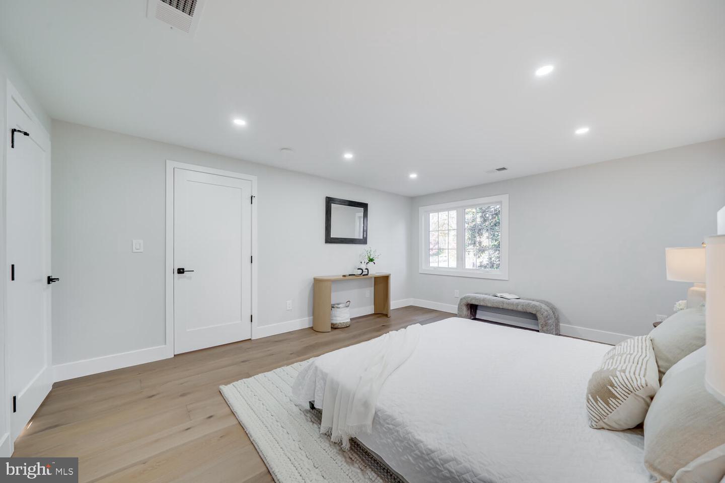 1801 GREAT FALLS ST, MCLEAN, Virginia 22101, 5 Bedrooms Bedrooms, ,4 BathroomsBathrooms,Residential,For sale,1801 GREAT FALLS ST,VAFX2276008 MLS # VAFX2276008 1801 GREAT FALLS ST, MCLEAN, Virginia 22101, 5 Bedrooms Bedrooms, ,4 BathroomsBathrooms,Residential,For sale,1801 GREAT FALLS ST,VAFX2276008 MLS # VAFX2276008