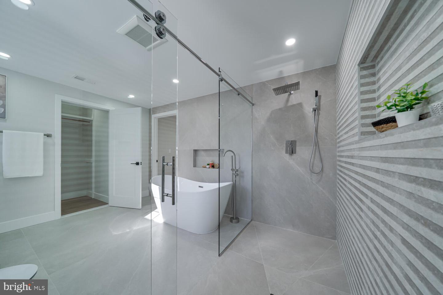 1801 GREAT FALLS ST, MCLEAN, Virginia 22101, 5 Bedrooms Bedrooms, ,4 BathroomsBathrooms,Residential,For sale,1801 GREAT FALLS ST,VAFX2276008 MLS # VAFX2276008 1801 GREAT FALLS ST, MCLEAN, Virginia 22101, 5 Bedrooms Bedrooms, ,4 BathroomsBathrooms,Residential,For sale,1801 GREAT FALLS ST,VAFX2276008 MLS # VAFX2276008