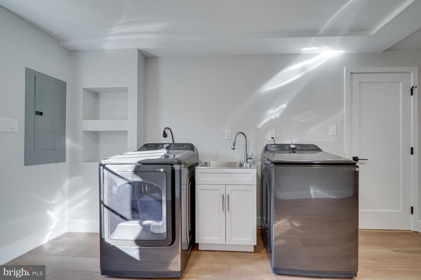 1801 GREAT FALLS ST, MCLEAN, Virginia 22101, 5 Bedrooms Bedrooms, ,4 BathroomsBathrooms,Residential,For sale,1801 GREAT FALLS ST,VAFX2276008 MLS # VAFX2276008 1801 GREAT FALLS ST, MCLEAN, Virginia 22101, 5 Bedrooms Bedrooms, ,4 BathroomsBathrooms,Residential,For sale,1801 GREAT FALLS ST,VAFX2276008 MLS # VAFX2276008