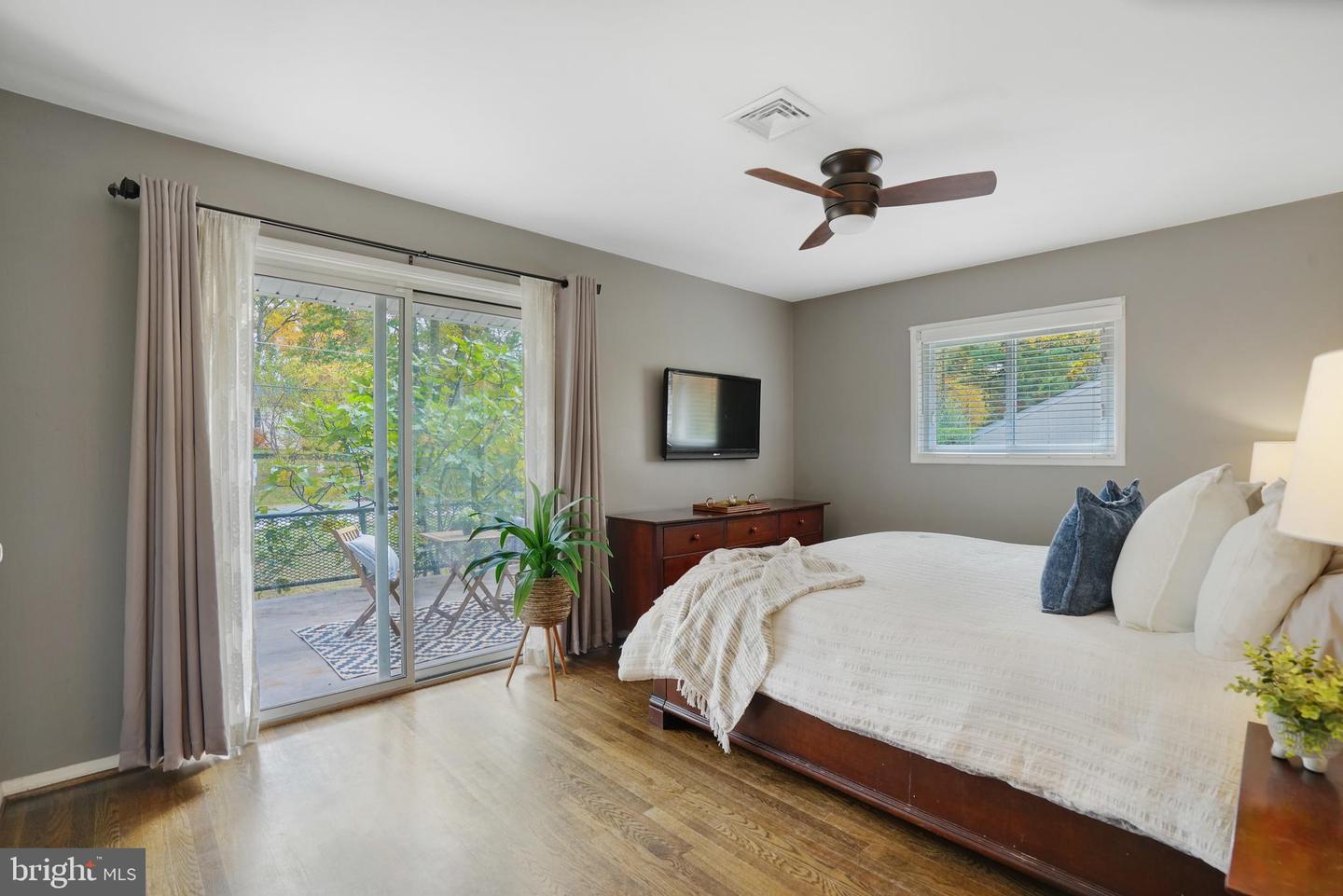 3422 BARGER DR, FALLS CHURCH, Virginia 22044, 4 Bedrooms Bedrooms, ,3 BathroomsBathrooms,Residential,For sale,3422 BARGER DR,VAFX2276312 MLS # VAFX2276312