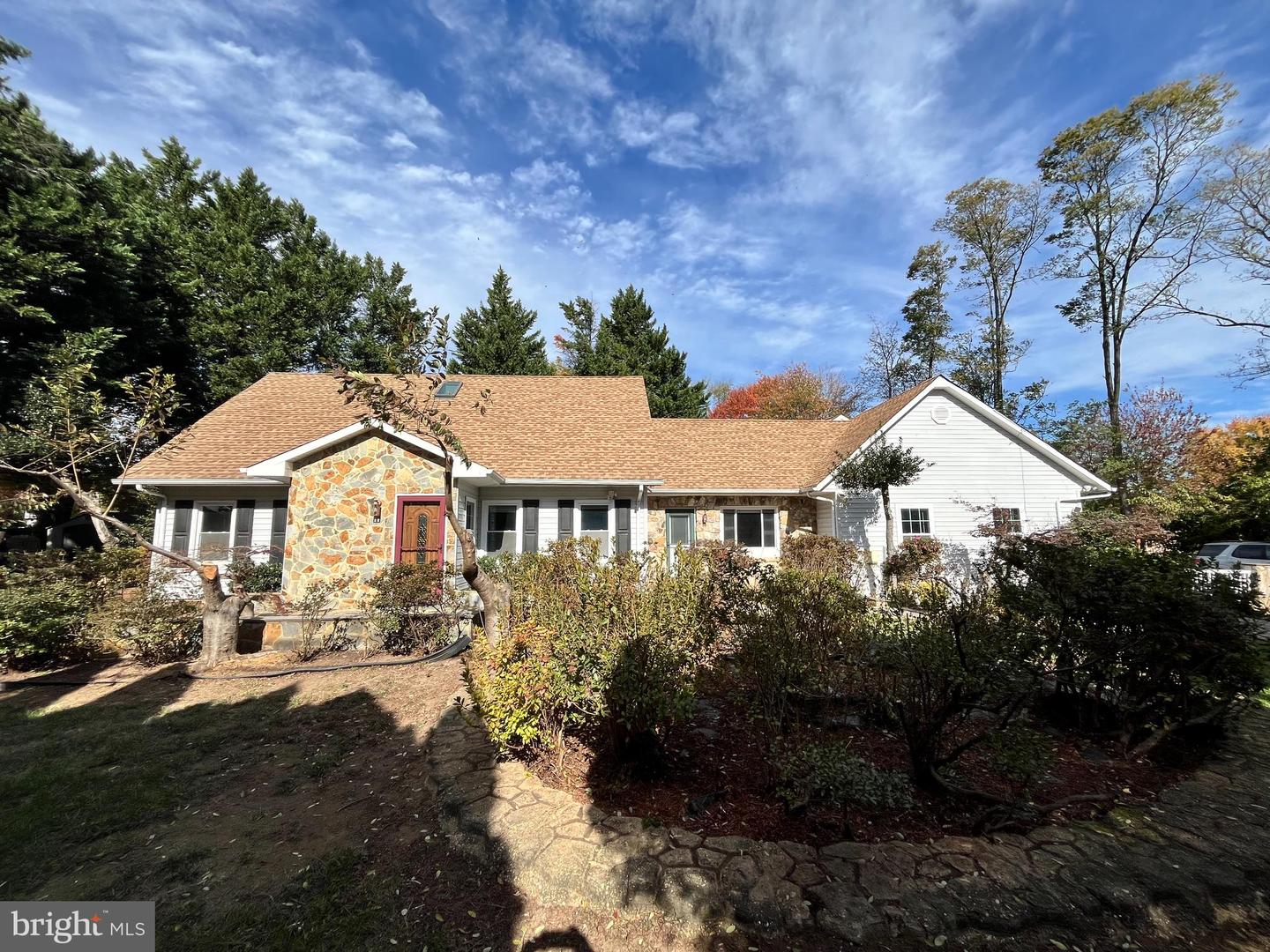 9720 FIVE OAKS RD, FAIRFAX, Virginia 22031, 6 Bedrooms Bedrooms, ,4 BathroomsBathrooms,Residential,For sale,9720 FIVE OAKS RD,VAFX2276348 MLS # VAFX2276348