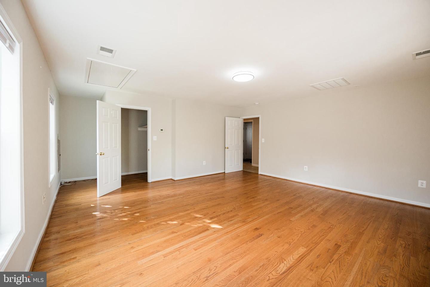 9720 FIVE OAKS RD, FAIRFAX, Virginia 22031, 6 Bedrooms Bedrooms, ,4 BathroomsBathrooms,Residential,For sale,9720 FIVE OAKS RD,VAFX2276348 MLS # VAFX2276348