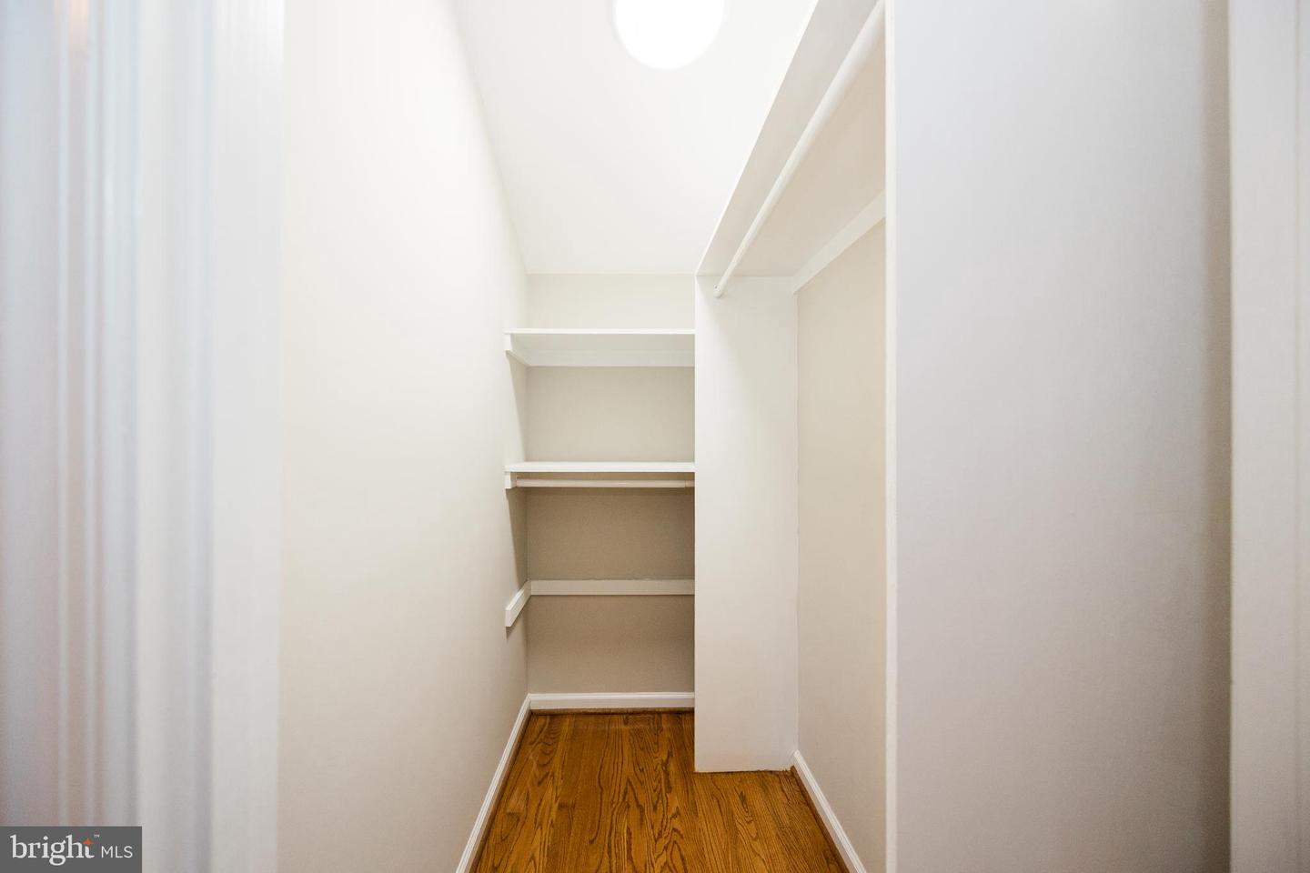 9720 FIVE OAKS RD, FAIRFAX, Virginia 22031, 6 Bedrooms Bedrooms, ,4 BathroomsBathrooms,Residential,For sale,9720 FIVE OAKS RD,VAFX2276348 MLS # VAFX2276348