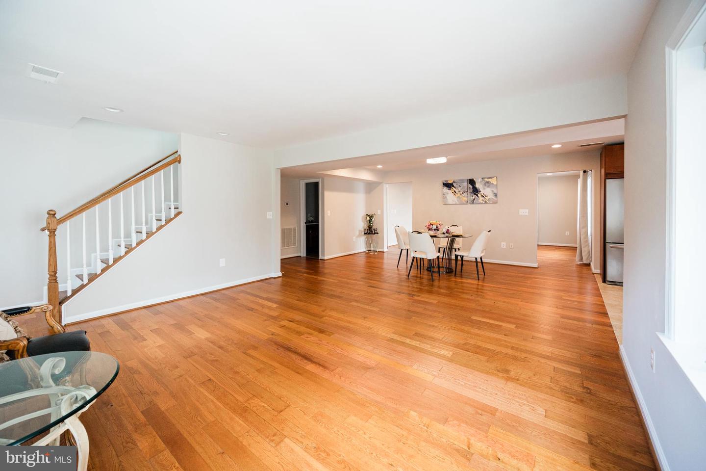 9720 FIVE OAKS RD, FAIRFAX, Virginia 22031, 6 Bedrooms Bedrooms, ,4 BathroomsBathrooms,Residential,For sale,9720 FIVE OAKS RD,VAFX2276348 MLS # VAFX2276348