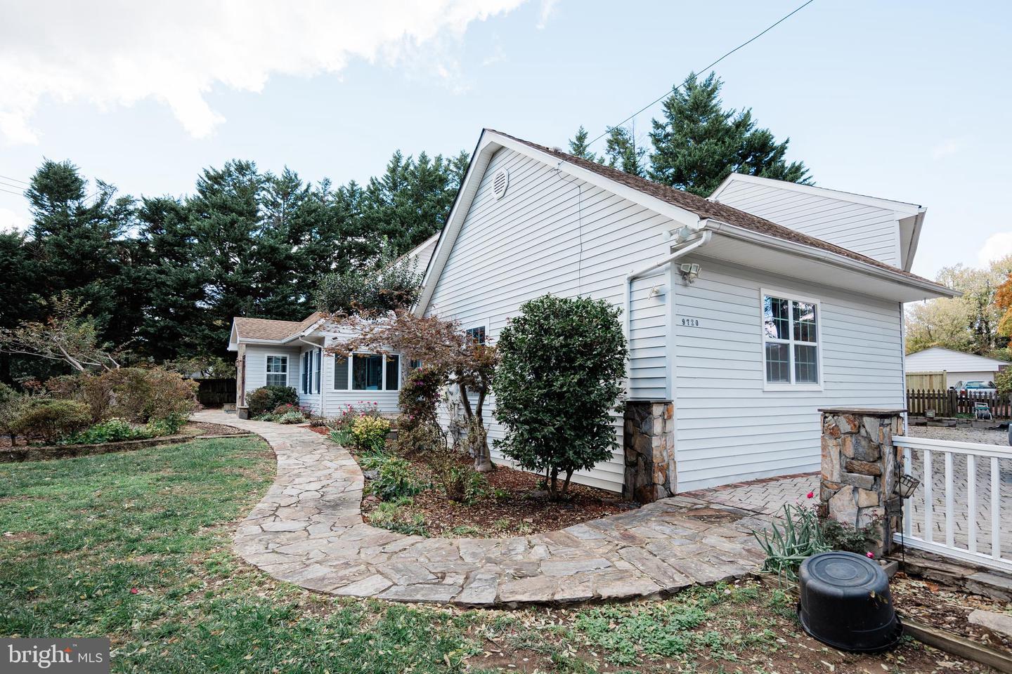 9720 FIVE OAKS RD, FAIRFAX, Virginia 22031, 6 Bedrooms Bedrooms, ,4 BathroomsBathrooms,Residential,For sale,9720 FIVE OAKS RD,VAFX2276348 MLS # VAFX2276348