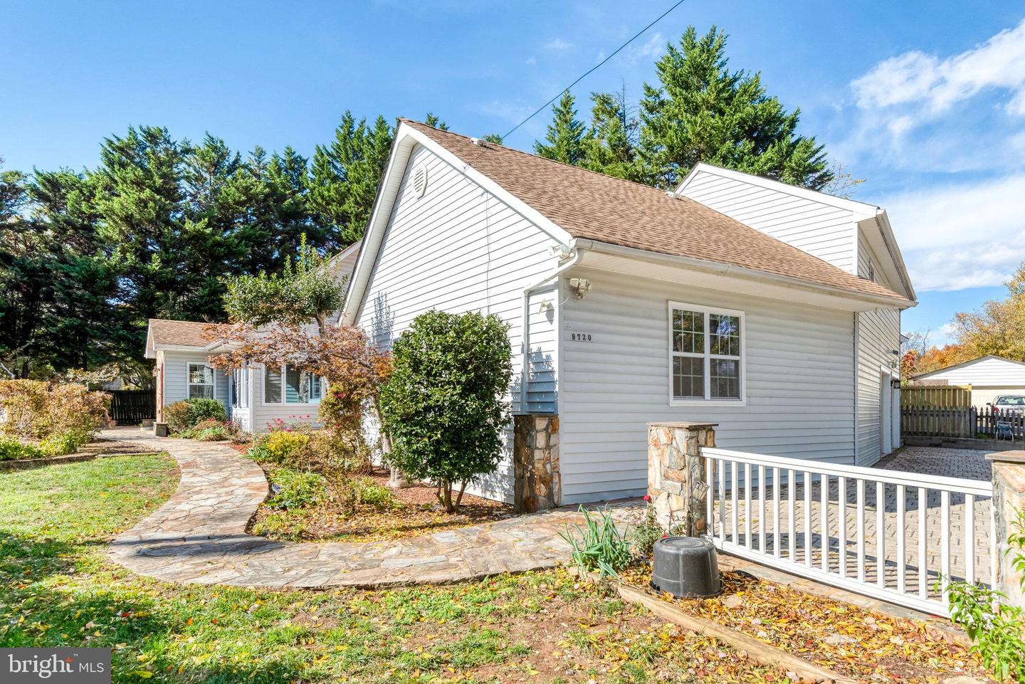 9720 FIVE OAKS RD, FAIRFAX, Virginia 22031, 6 Bedrooms Bedrooms, ,4 BathroomsBathrooms,Residential,For sale,9720 FIVE OAKS RD,VAFX2276348 MLS # VAFX2276348 9720 FIVE OAKS RD, FAIRFAX, Virginia 22031, 6 Bedrooms Bedrooms, ,4 BathroomsBathrooms,Residential,For sale,9720 FIVE OAKS RD,VAFX2276348 MLS # VAFX2276348