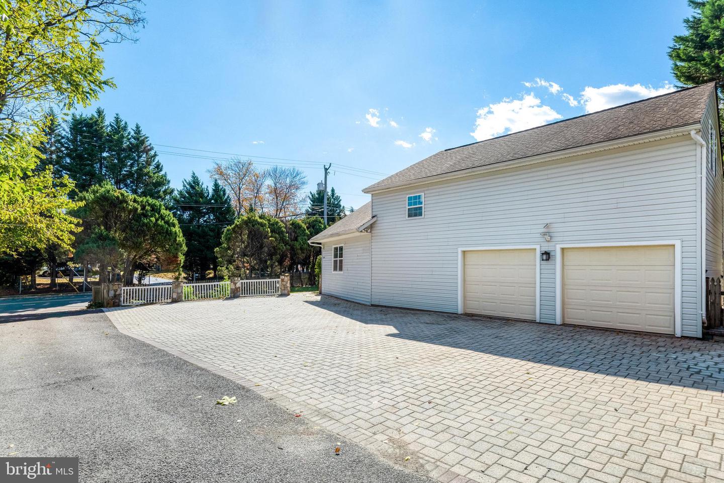 9720 FIVE OAKS RD, FAIRFAX, Virginia 22031, 6 Bedrooms Bedrooms, ,4 BathroomsBathrooms,Residential,For sale,9720 FIVE OAKS RD,VAFX2276348 MLS # VAFX2276348 9720 FIVE OAKS RD, FAIRFAX, Virginia 22031, 6 Bedrooms Bedrooms, ,4 BathroomsBathrooms,Residential,For sale,9720 FIVE OAKS RD,VAFX2276348 MLS # VAFX2276348