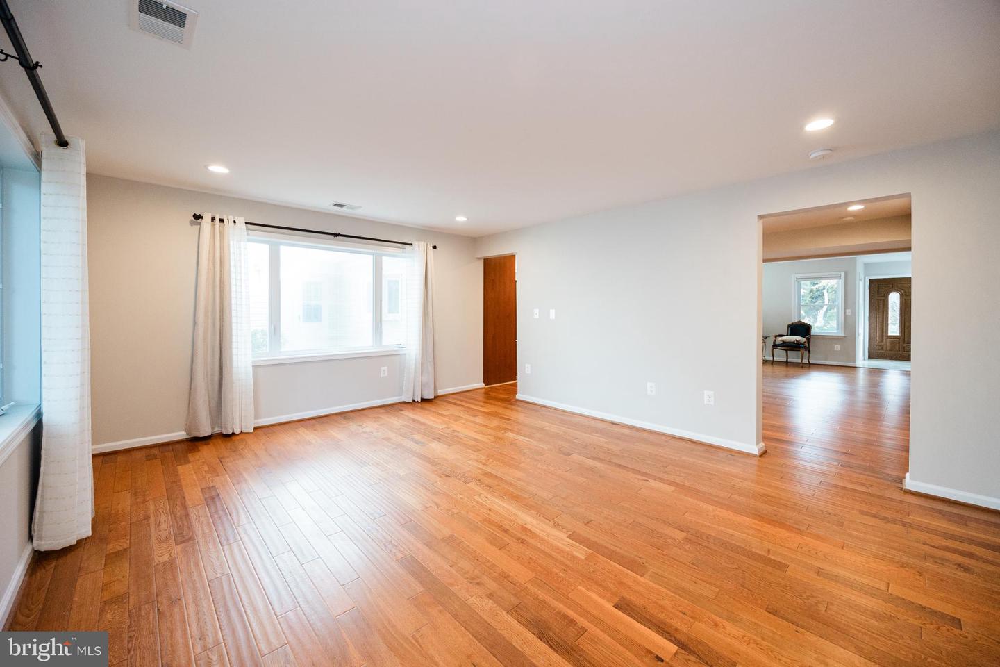 9720 FIVE OAKS RD, FAIRFAX, Virginia 22031, 6 Bedrooms Bedrooms, ,4 BathroomsBathrooms,Residential,For sale,9720 FIVE OAKS RD,VAFX2276348 MLS # VAFX2276348