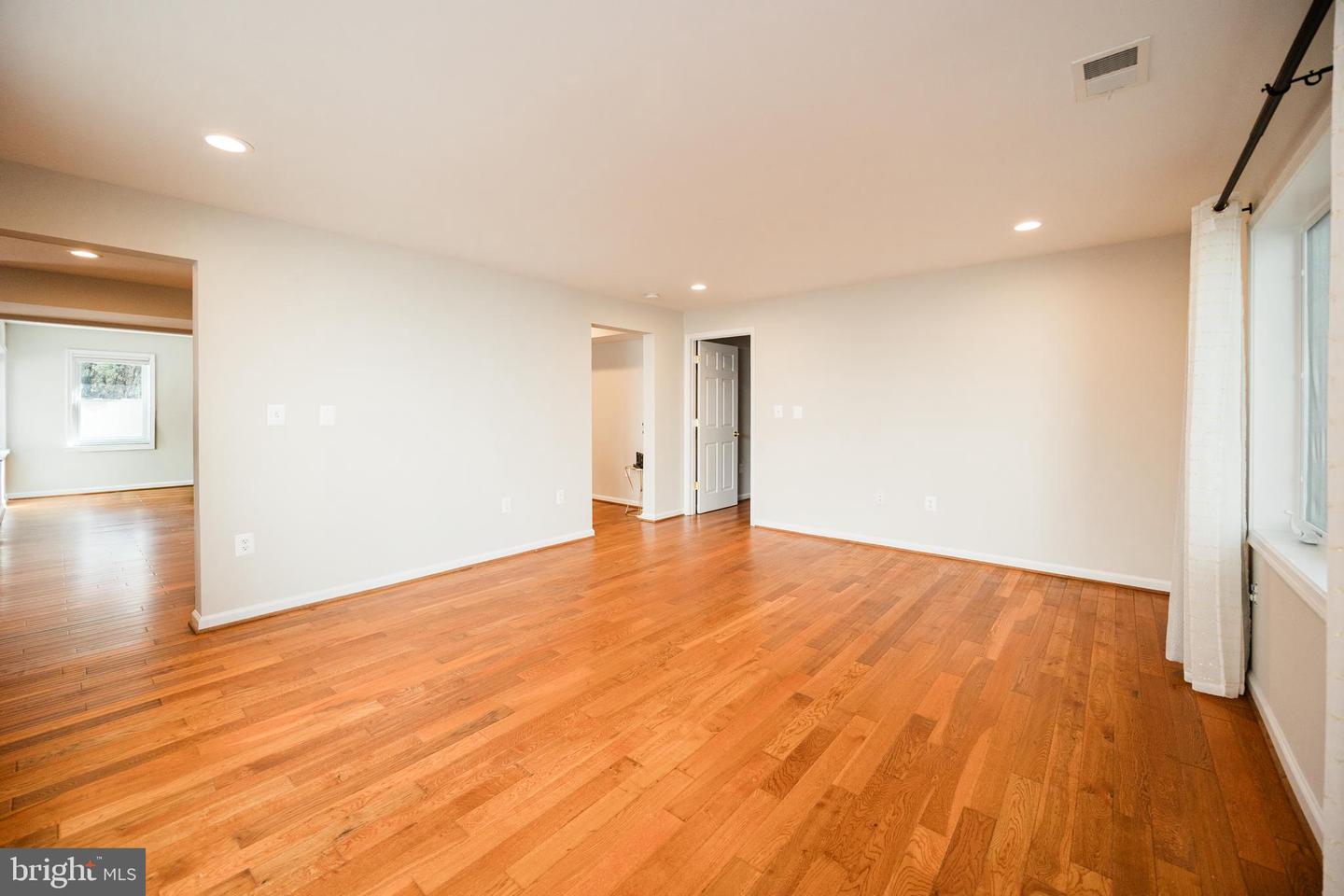 9720 FIVE OAKS RD, FAIRFAX, Virginia 22031, 6 Bedrooms Bedrooms, ,4 BathroomsBathrooms,Residential,For sale,9720 FIVE OAKS RD,VAFX2276348 MLS # VAFX2276348