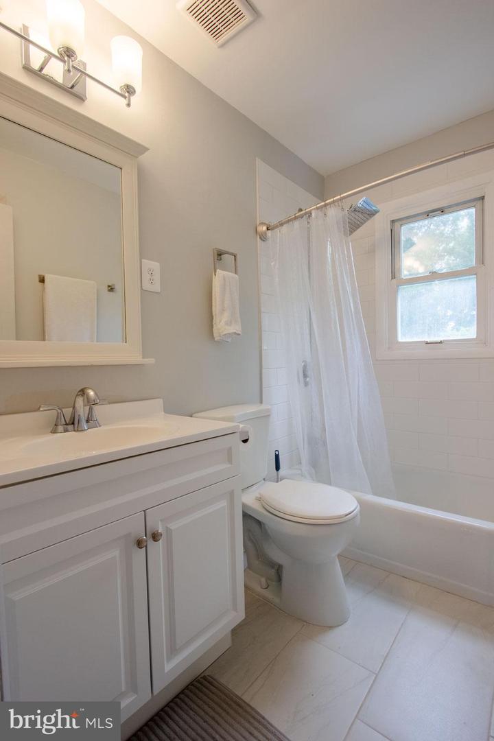 7924 MANASSAS DR, MANASSAS, Virginia 20111, 3 Bedrooms Bedrooms, ,3 BathroomsBathrooms,Residential,For sale,7924 MANASSAS DR,VAPW2106792 MLS # VAPW2106792