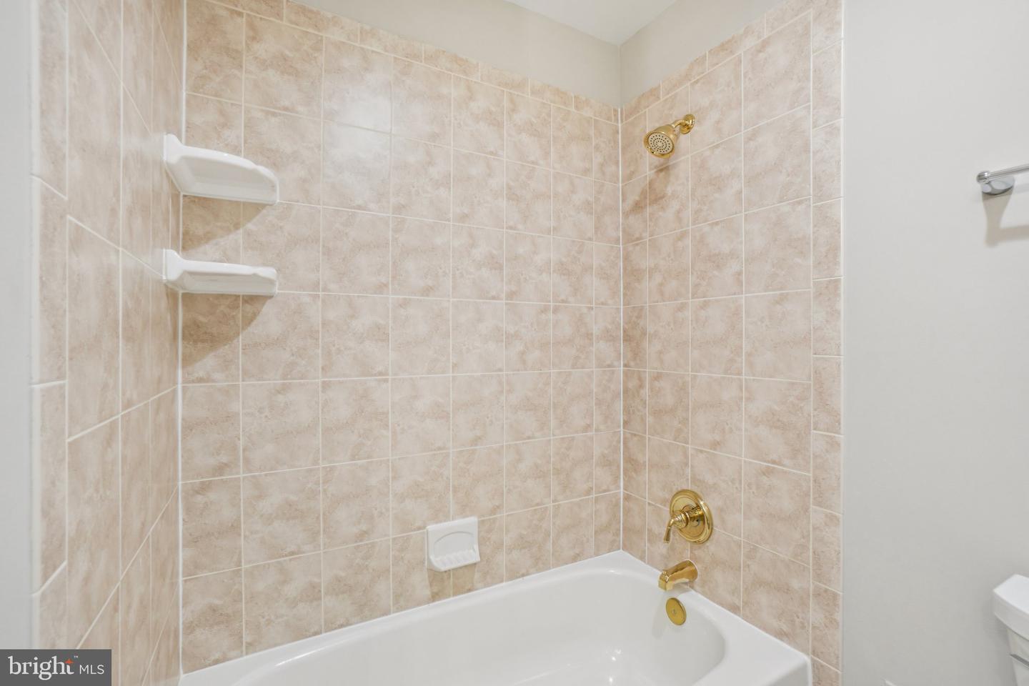 7814 SOLOMON SEAL DR, SPRINGFIELD, Virginia 22152, 3 Bedrooms Bedrooms, ,2 BathroomsBathrooms,Residential,For sale,7814 SOLOMON SEAL DR,VAFX2276526 MLS # VAFX2276526