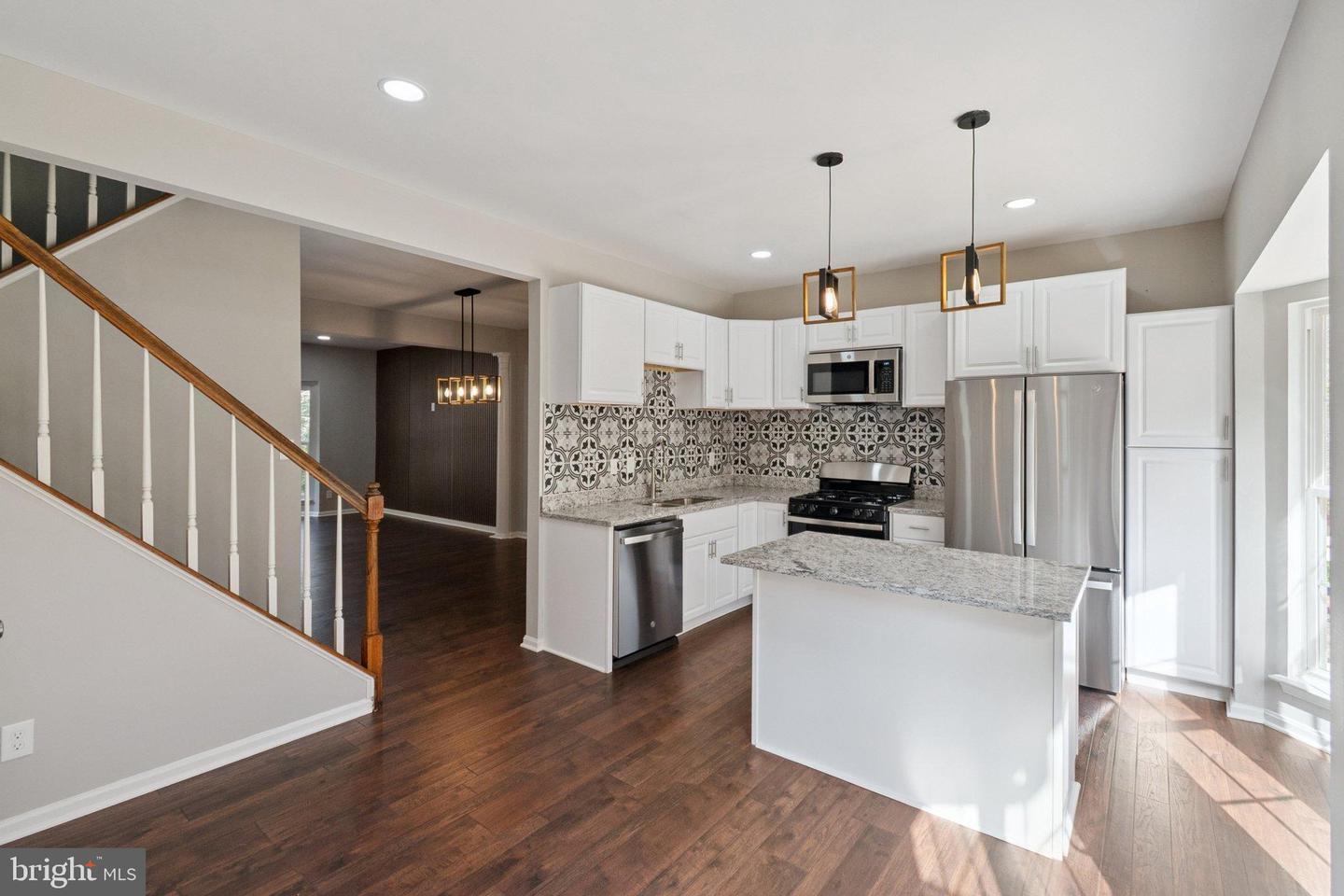 4851 EBB TIDE CT, DUMFRIES, Virginia 22025, 4 Bedrooms Bedrooms, 8 Rooms Rooms,3 BathroomsBathrooms,Residential,For sale,4851 EBB TIDE CT,VAPW2106828 MLS # VAPW2106828