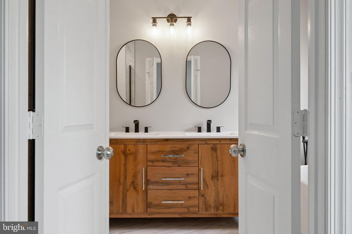 4851 EBB TIDE CT, DUMFRIES, Virginia 22025, 4 Bedrooms Bedrooms, 8 Rooms Rooms,3 BathroomsBathrooms,Residential,For sale,4851 EBB TIDE CT,VAPW2106828 MLS # VAPW2106828