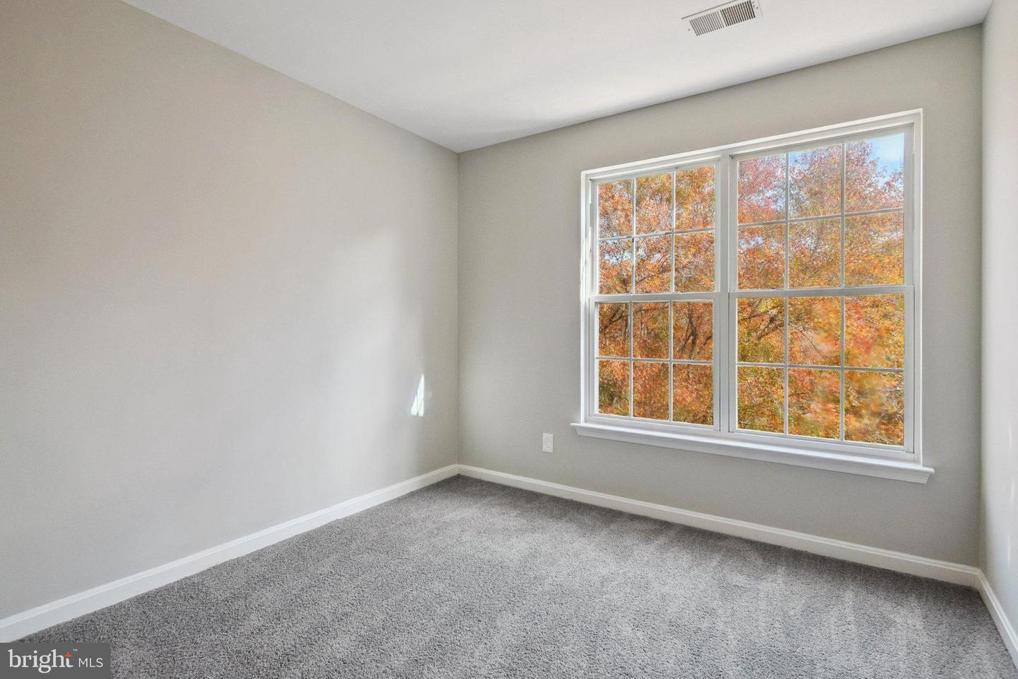 4851 EBB TIDE CT, DUMFRIES, Virginia 22025, 4 Bedrooms Bedrooms, 8 Rooms Rooms,3 BathroomsBathrooms,Residential,For sale,4851 EBB TIDE CT,VAPW2106828 MLS # VAPW2106828