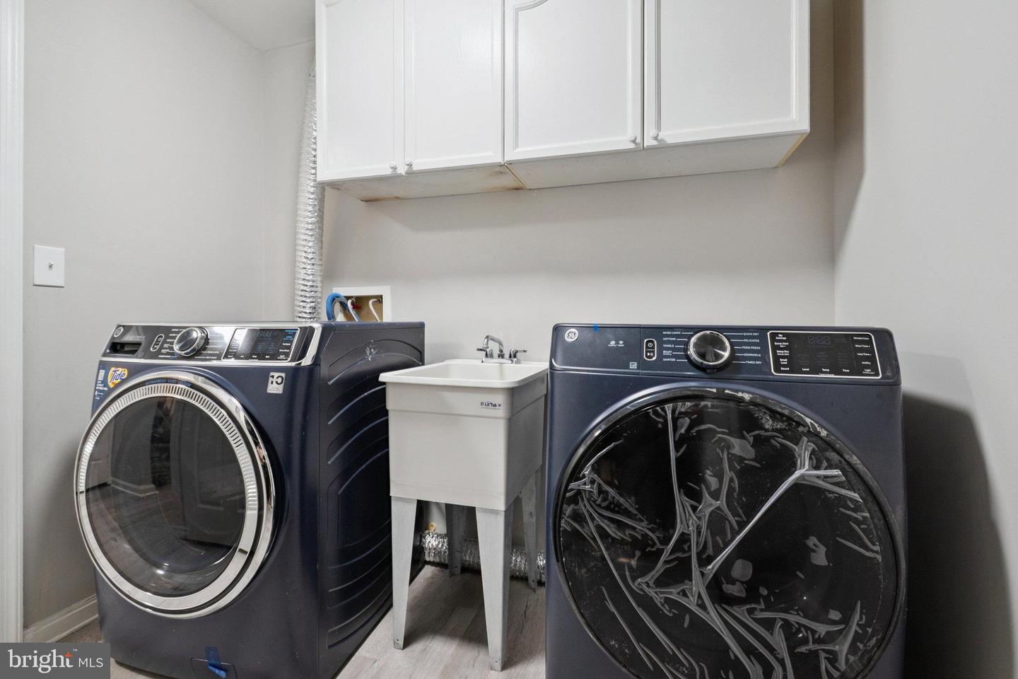 4851 EBB TIDE CT, DUMFRIES, Virginia 22025, 4 Bedrooms Bedrooms, 8 Rooms Rooms,3 BathroomsBathrooms,Residential,For sale,4851 EBB TIDE CT,VAPW2106828 MLS # VAPW2106828