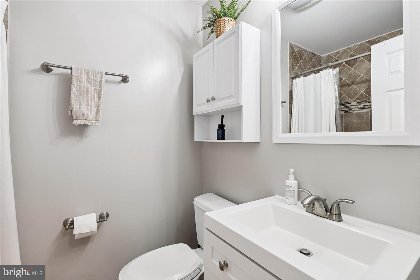 6418 PRINCETON DR, ALEXANDRIA, Virginia 22307, 4 Bedrooms Bedrooms, ,2 BathroomsBathrooms,Residential,For sale,6418 PRINCETON DR,VAFX2276534 MLS # VAFX2276534