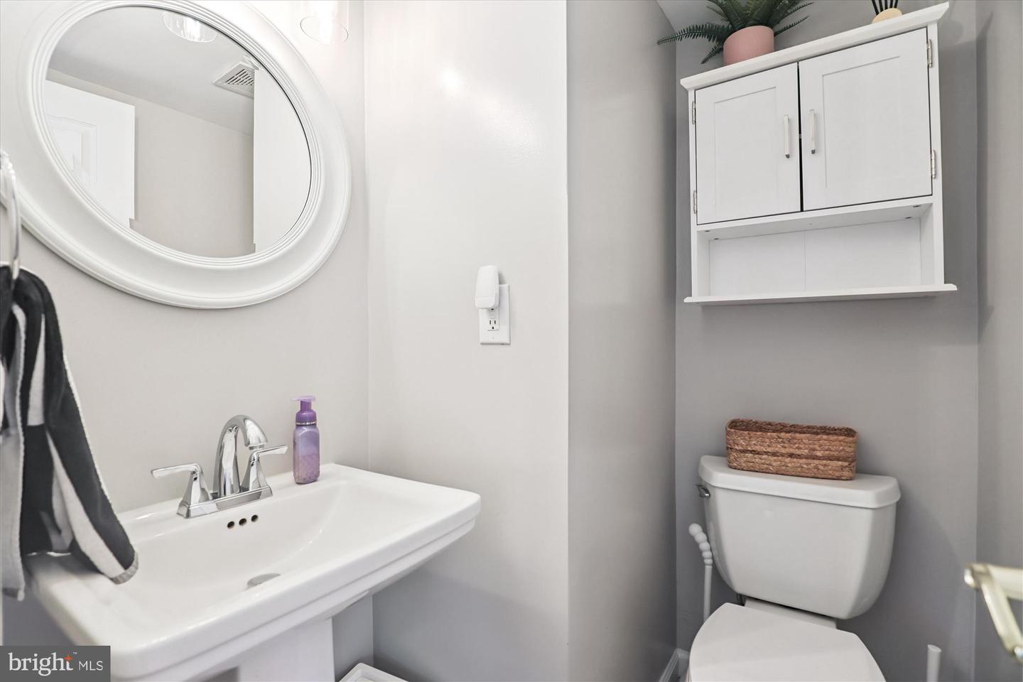 6418 PRINCETON DR, ALEXANDRIA, Virginia 22307, 4 Bedrooms Bedrooms, ,2 BathroomsBathrooms,Residential,For sale,6418 PRINCETON DR,VAFX2276534 MLS # VAFX2276534