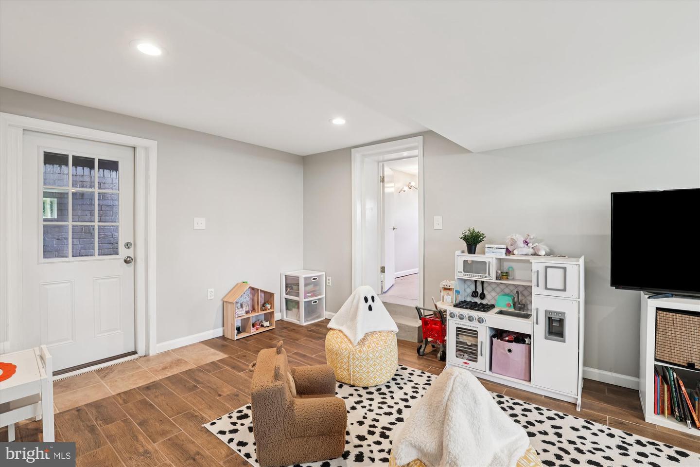 6418 PRINCETON DR, ALEXANDRIA, Virginia 22307, 4 Bedrooms Bedrooms, ,2 BathroomsBathrooms,Residential,For sale,6418 PRINCETON DR,VAFX2276534 MLS # VAFX2276534