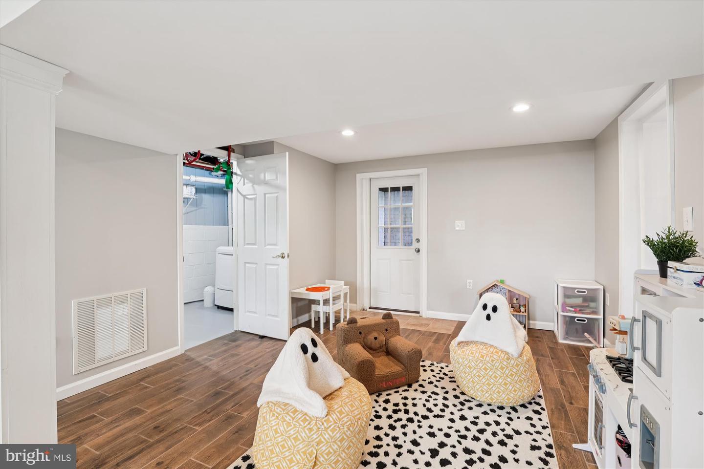 6418 PRINCETON DR, ALEXANDRIA, Virginia 22307, 4 Bedrooms Bedrooms, ,2 BathroomsBathrooms,Residential,For sale,6418 PRINCETON DR,VAFX2276534 MLS # VAFX2276534