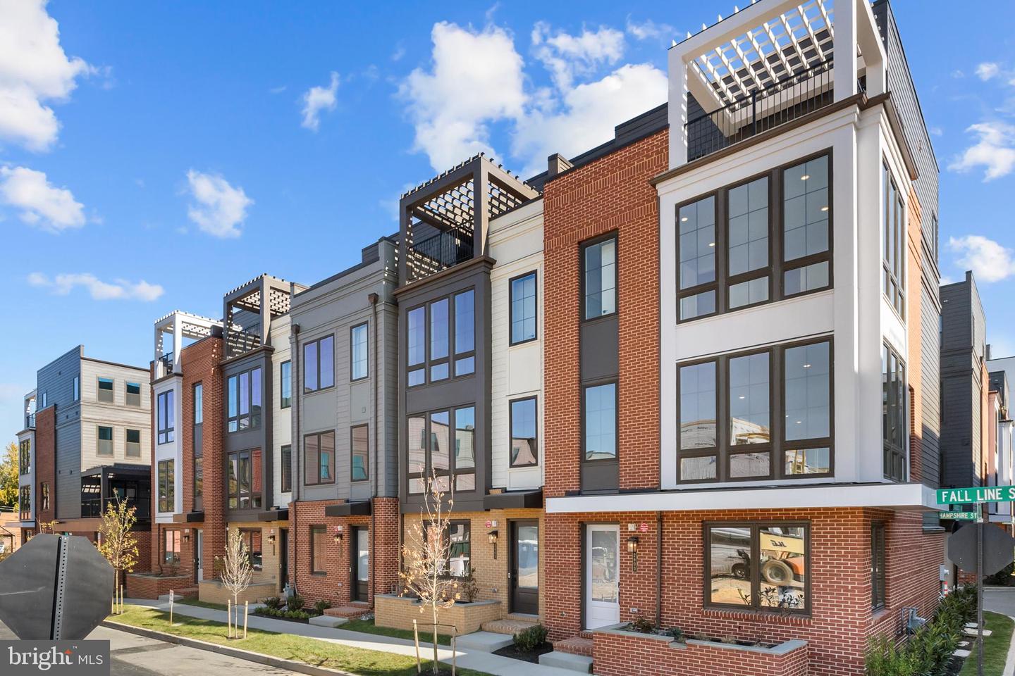 2605 FALL LINE ST, ALEXANDRIA, Virginia 22301, 4 Bedrooms Bedrooms, ,4 BathroomsBathrooms,Residential,For sale,2605 FALL LINE ST,VAAX2051282 MLS # VAAX2051282