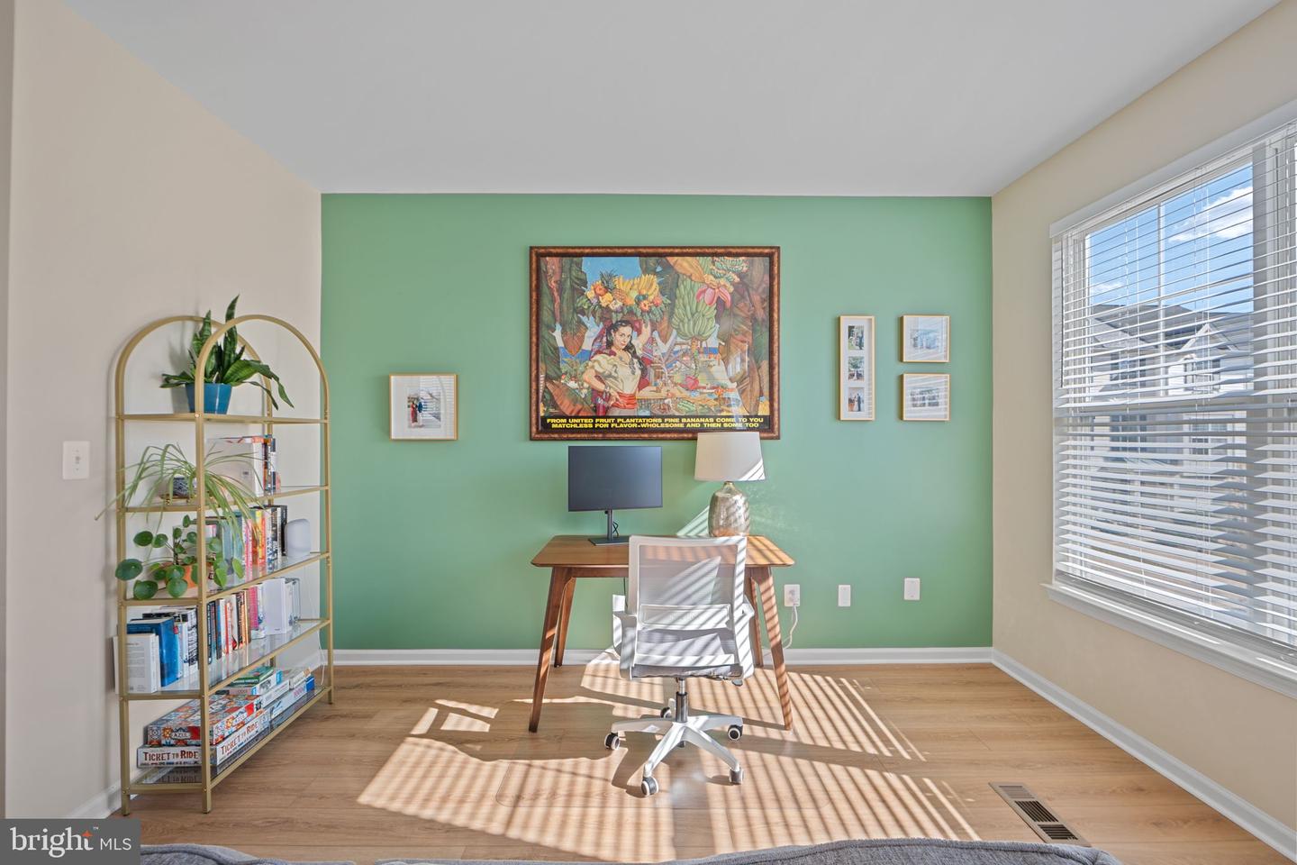 43636 OBRIEN SQ, CHANTILLY, Virginia 20152, 3 Bedrooms Bedrooms, ,2 BathroomsBathrooms,Residential,For sale,43636 OBRIEN SQ,VALO2110002 MLS # VALO2110002