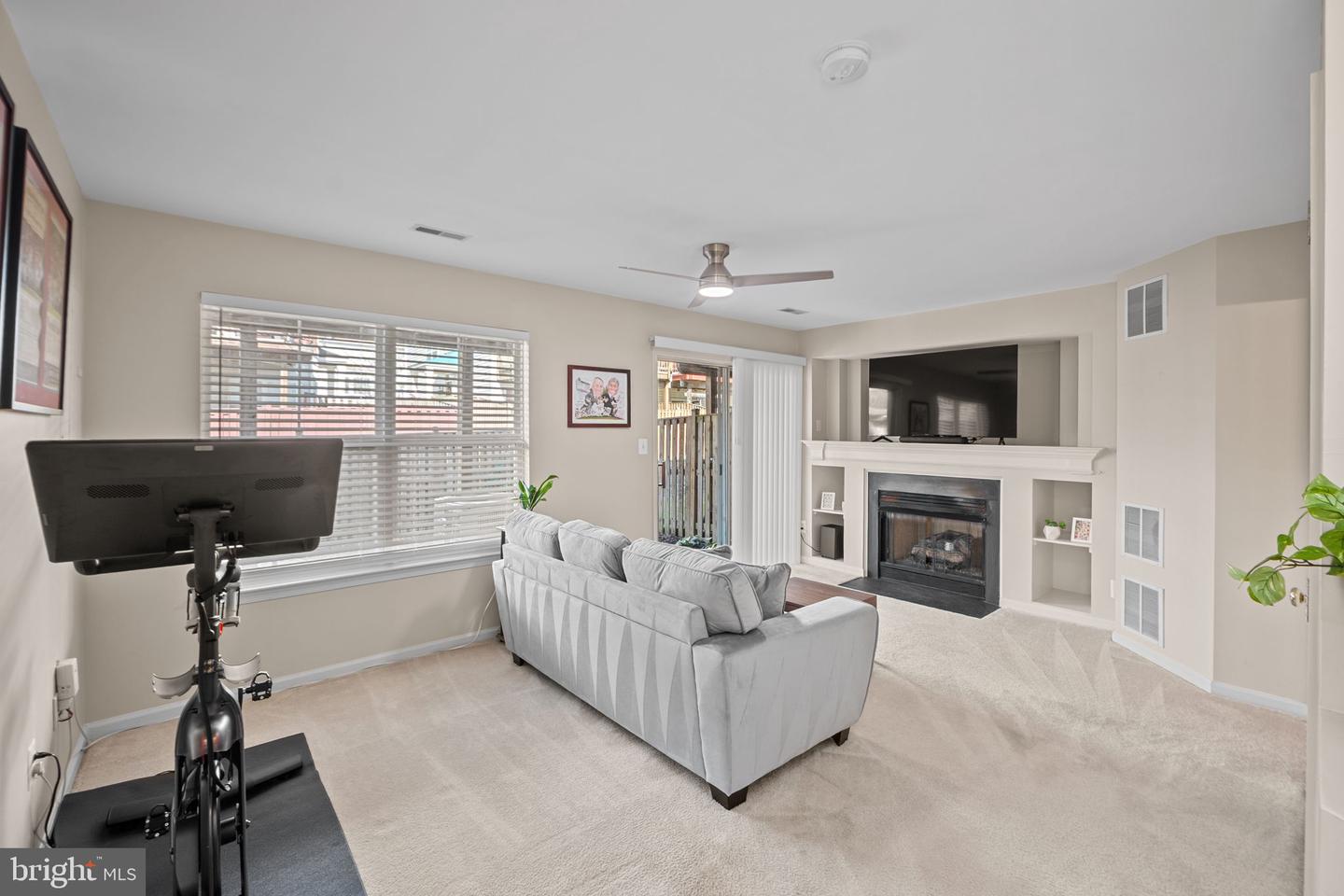 43636 OBRIEN SQ, CHANTILLY, Virginia 20152, 3 Bedrooms Bedrooms, ,2 BathroomsBathrooms,Residential,For sale,43636 OBRIEN SQ,VALO2110002 MLS # VALO2110002