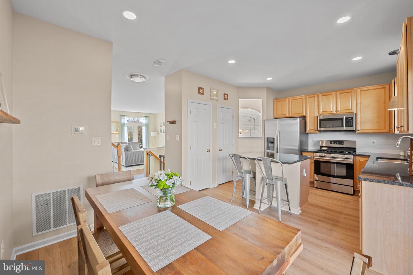 43636 OBRIEN SQ, CHANTILLY, Virginia 20152, 3 Bedrooms Bedrooms, ,2 BathroomsBathrooms,Residential,For sale,43636 OBRIEN SQ,VALO2110002 MLS # VALO2110002