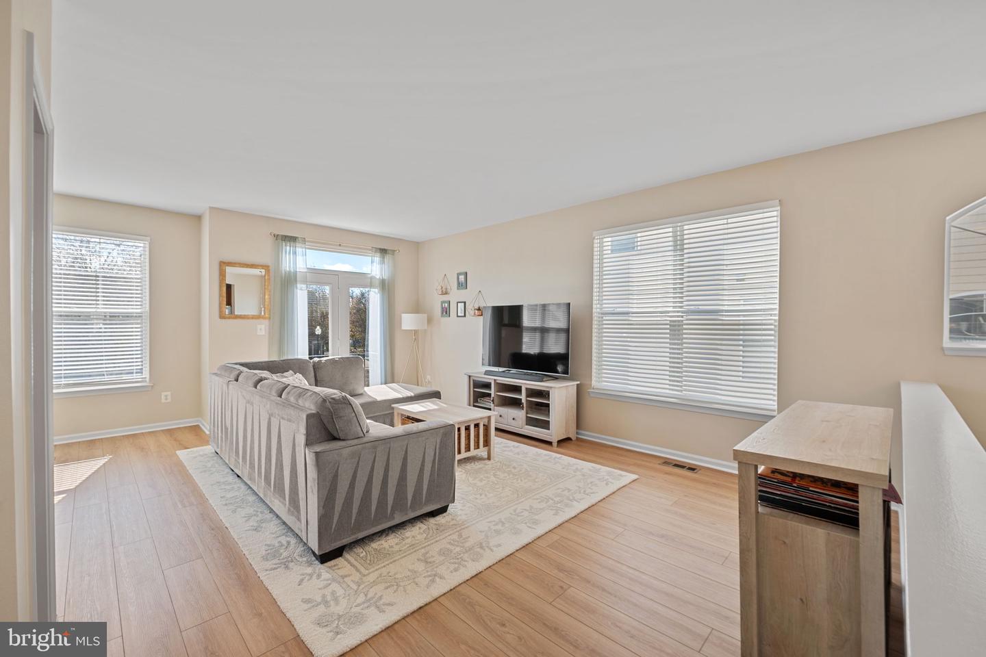 43636 OBRIEN SQ, CHANTILLY, Virginia 20152, 3 Bedrooms Bedrooms, ,2 BathroomsBathrooms,Residential,For sale,43636 OBRIEN SQ,VALO2110002 MLS # VALO2110002