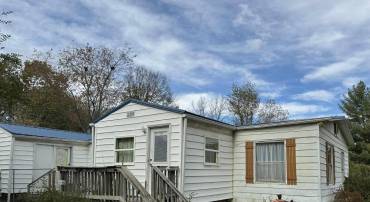 560 YOUNGS DR, FRONT ROYAL, Virginia 22630, 4 Bedrooms Bedrooms, ,2 BathroomsBathrooms,Residential,For sale,560 YOUNGS DR,VAWR2012672 MLS # VAWR2012672