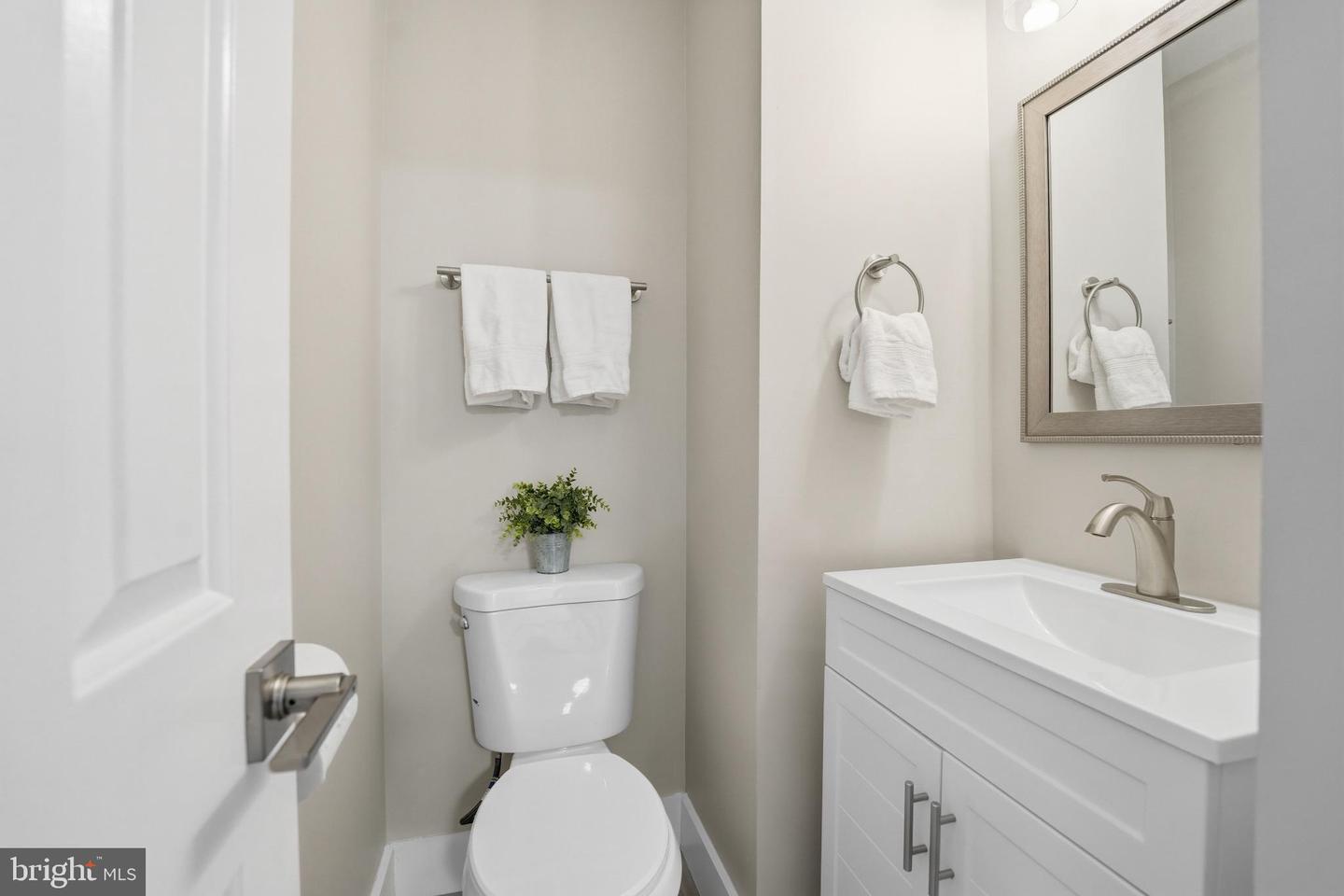 6053 CROWN ROYAL CIR, ALEXANDRIA, Virginia 22310, 3 Bedrooms Bedrooms, 12 Rooms Rooms,2 BathroomsBathrooms,Residential,For sale,6053 CROWN ROYAL CIR,VAFX2276930 MLS # VAFX2276930