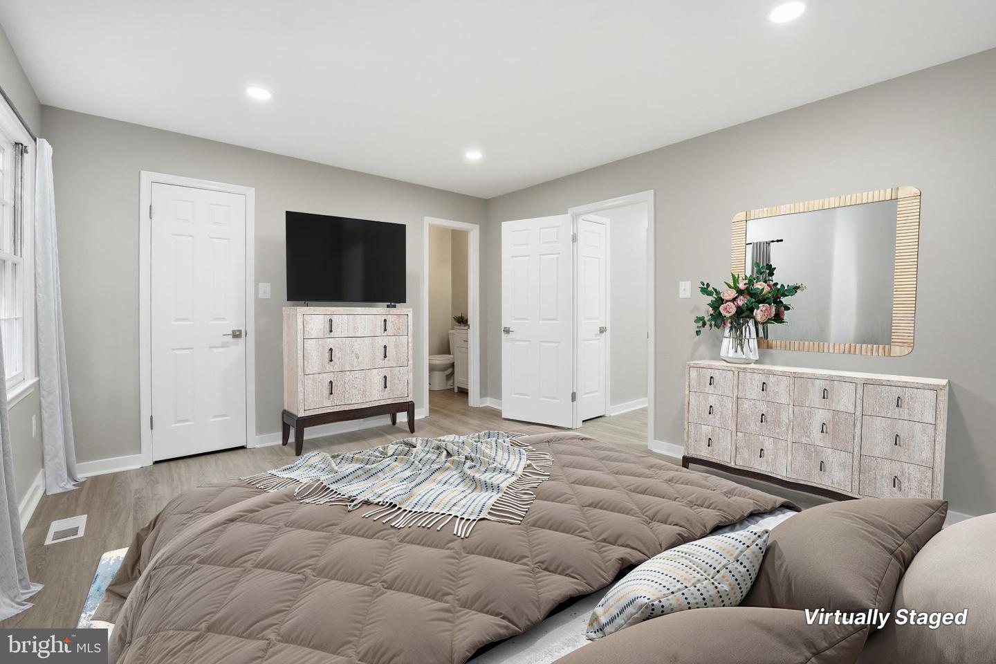 6053 CROWN ROYAL CIR, ALEXANDRIA, Virginia 22310, 3 Bedrooms Bedrooms, 12 Rooms Rooms,2 BathroomsBathrooms,Residential,For sale,6053 CROWN ROYAL CIR,VAFX2276930 MLS # VAFX2276930