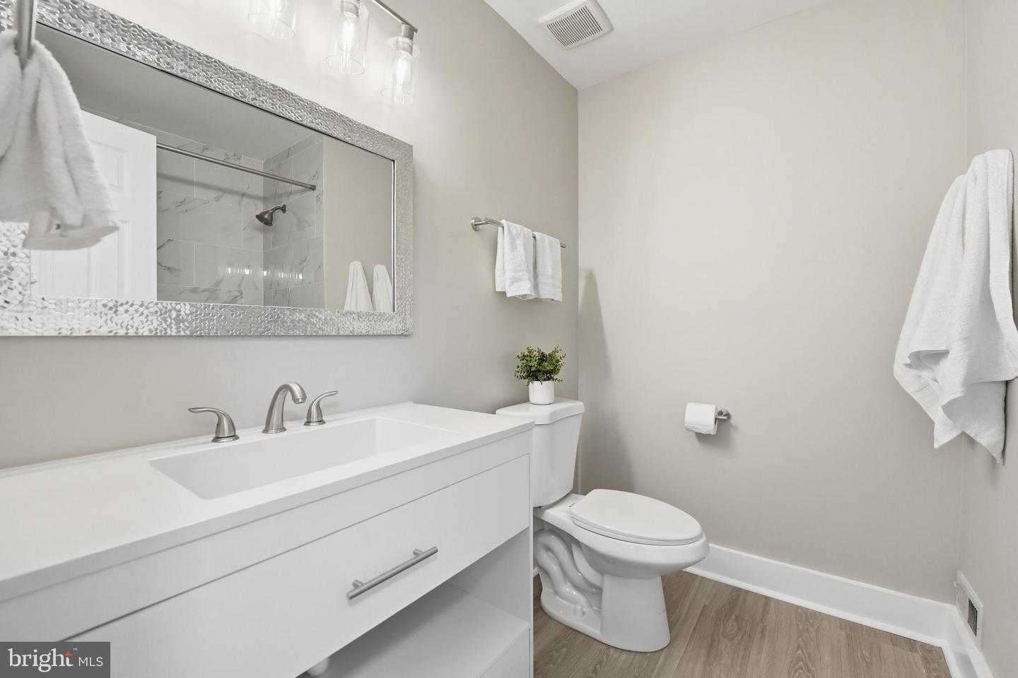 6053 CROWN ROYAL CIR, ALEXANDRIA, Virginia 22310, 3 Bedrooms Bedrooms, 12 Rooms Rooms,2 BathroomsBathrooms,Residential,For sale,6053 CROWN ROYAL CIR,VAFX2276930 MLS # VAFX2276930