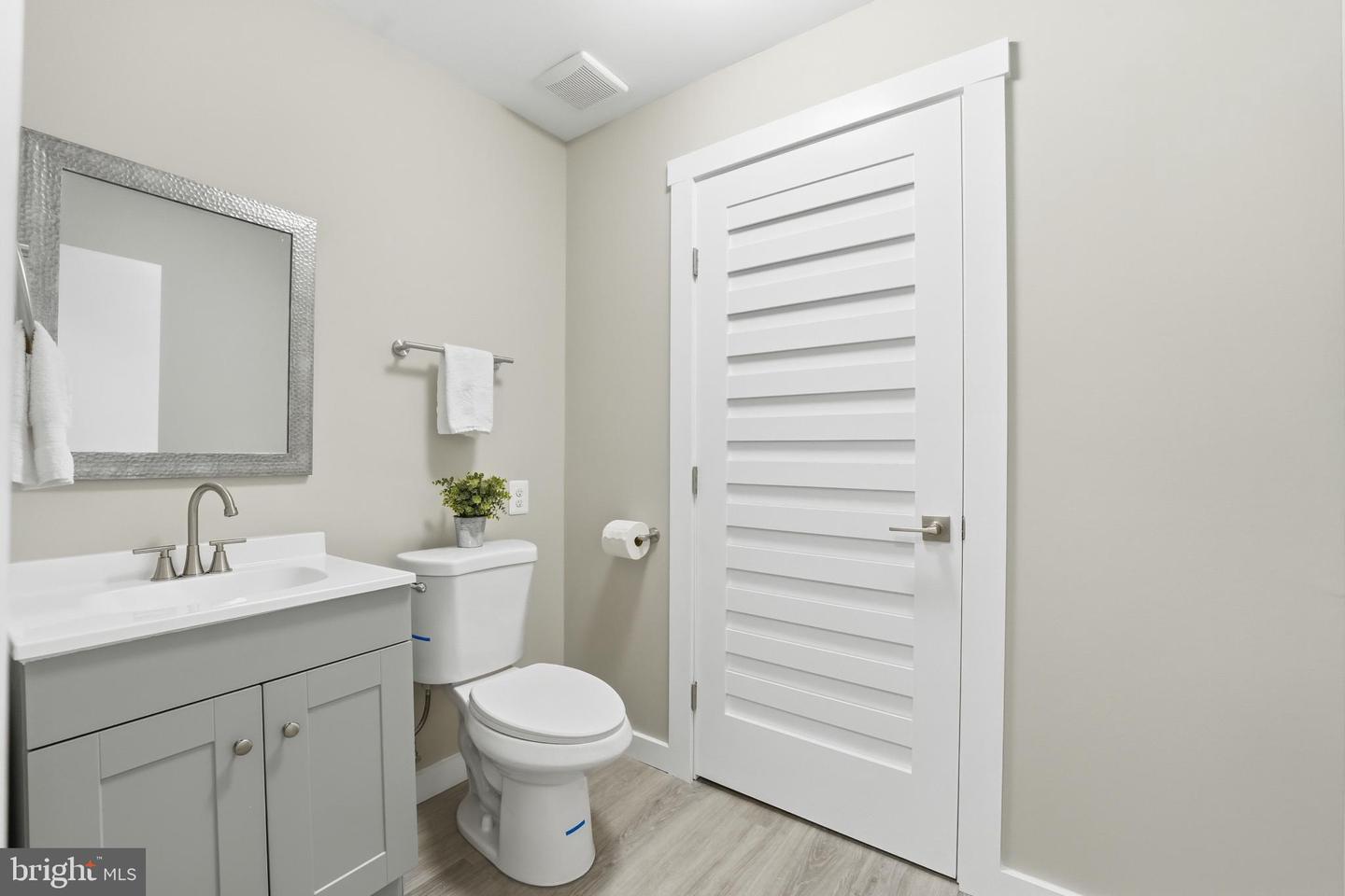 6053 CROWN ROYAL CIR, ALEXANDRIA, Virginia 22310, 3 Bedrooms Bedrooms, 12 Rooms Rooms,2 BathroomsBathrooms,Residential,For sale,6053 CROWN ROYAL CIR,VAFX2276930 MLS # VAFX2276930