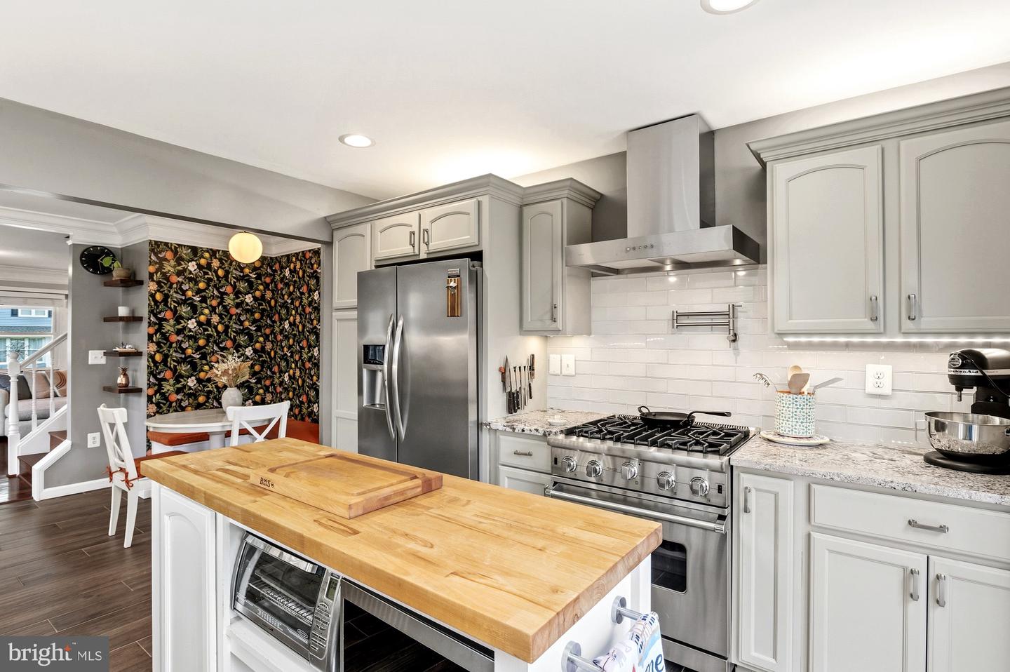 6809 DUKE DR, ALEXANDRIA, Virginia 22307, 5 Bedrooms Bedrooms, ,3 BathroomsBathrooms,Residential,For sale,6809 DUKE DR,VAFX2276556 MLS # VAFX2276556