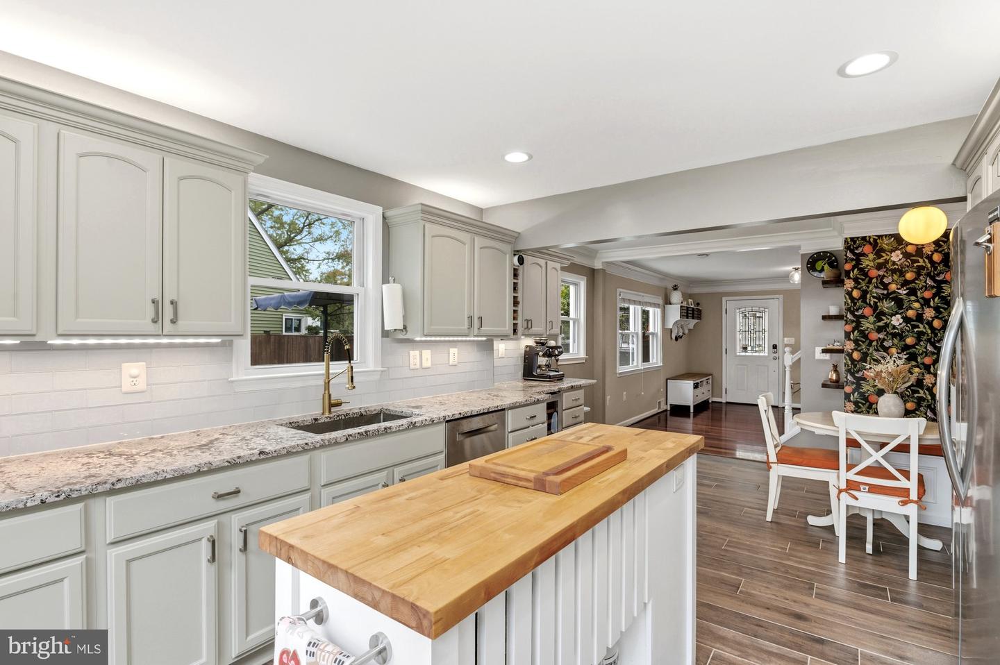 6809 DUKE DR, ALEXANDRIA, Virginia 22307, 5 Bedrooms Bedrooms, ,3 BathroomsBathrooms,Residential,For sale,6809 DUKE DR,VAFX2276556 MLS # VAFX2276556