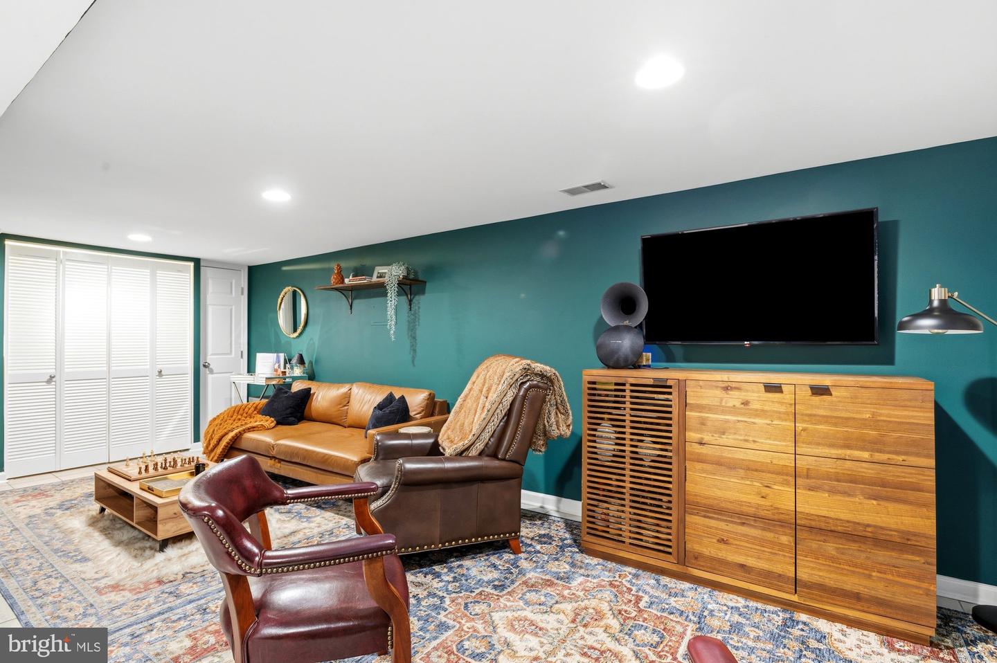 6809 DUKE DR, ALEXANDRIA, Virginia 22307, 5 Bedrooms Bedrooms, ,3 BathroomsBathrooms,Residential,For sale,6809 DUKE DR,VAFX2276556 MLS # VAFX2276556