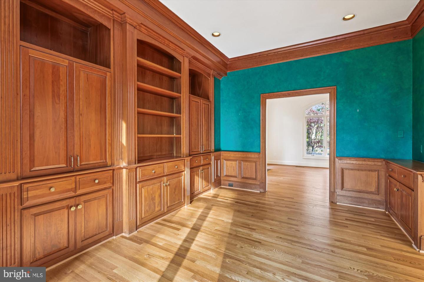 3010 WESTHURST CT, OAKTON, Virginia 22124, 5 Bedrooms Bedrooms, ,4 BathroomsBathrooms,Residential,For sale,3010 WESTHURST CT,VAFX2276888 MLS # VAFX2276888