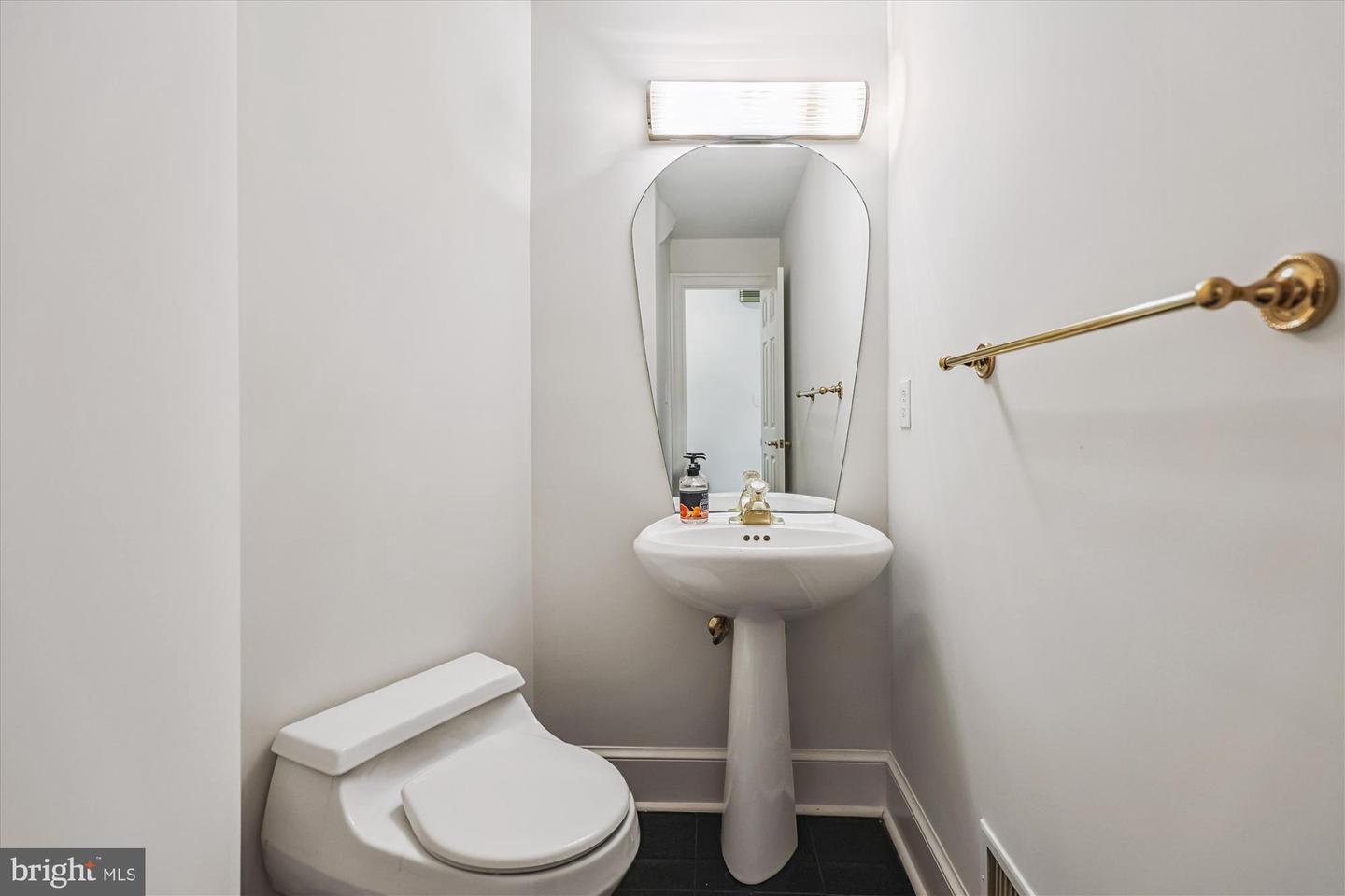 3010 WESTHURST CT, OAKTON, Virginia 22124, 5 Bedrooms Bedrooms, ,4 BathroomsBathrooms,Residential,For sale,3010 WESTHURST CT,VAFX2276888 MLS # VAFX2276888