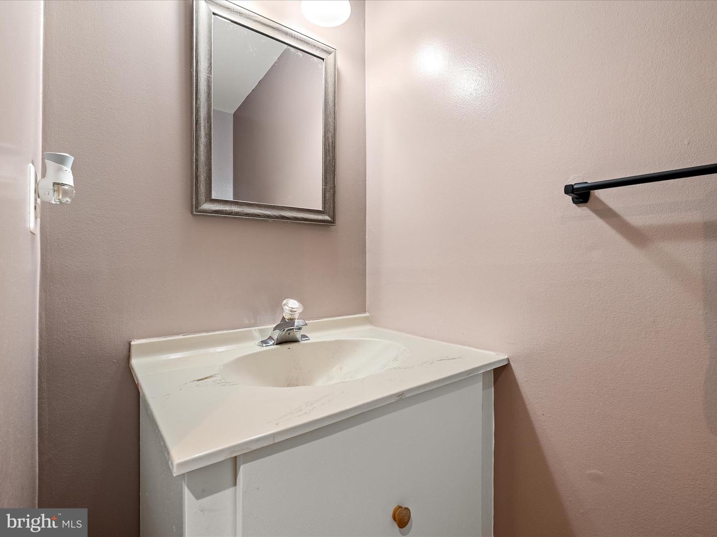 8436 WILLOW GLEN CT, MANASSAS, Virginia 20110, 4 Bedrooms Bedrooms, 13 Rooms Rooms,3 BathroomsBathrooms,Residential,For sale,8436 WILLOW GLEN CT,VAMN2009596 MLS # VAMN2009596