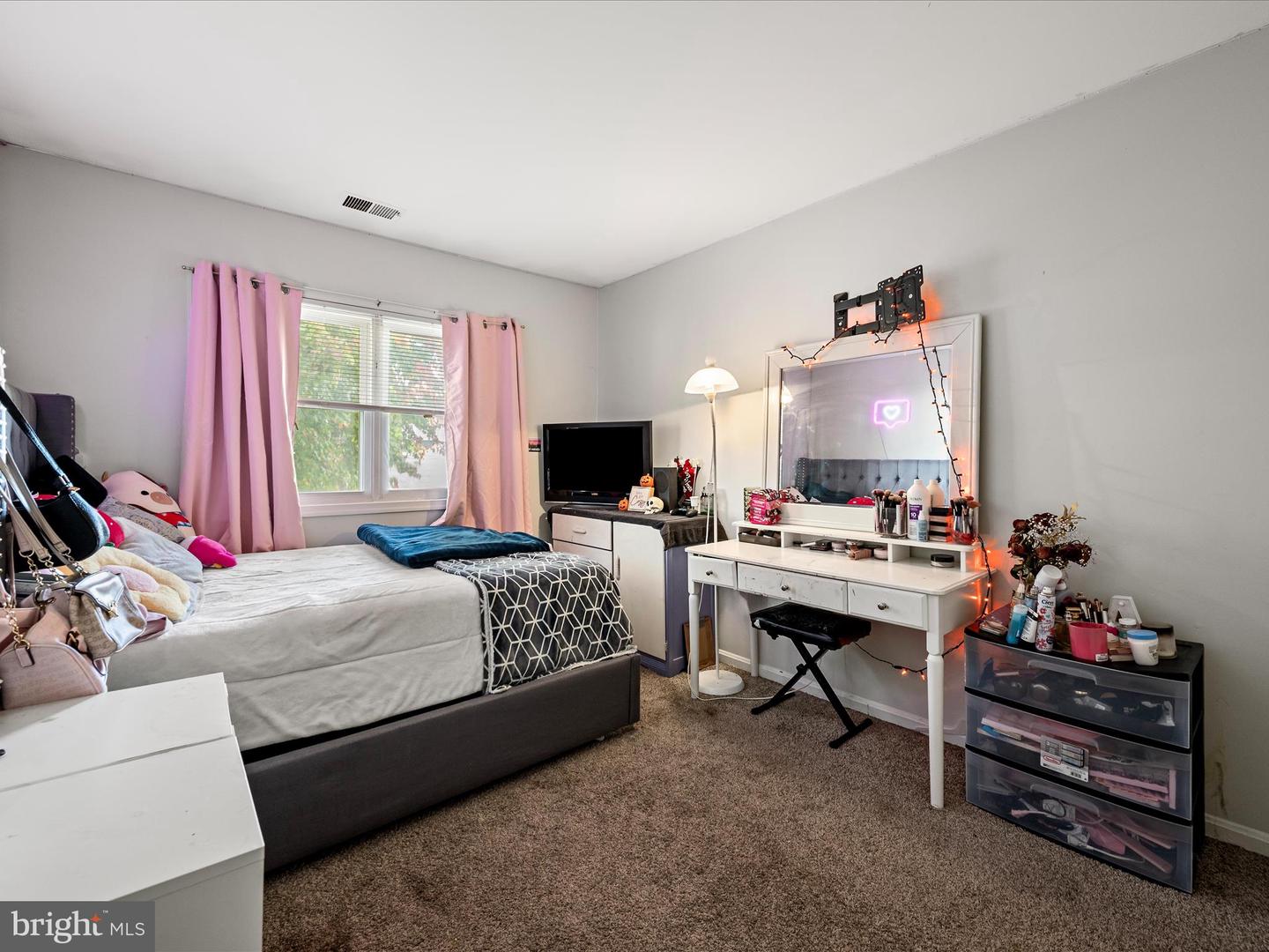 8436 WILLOW GLEN CT, MANASSAS, Virginia 20110, 4 Bedrooms Bedrooms, 13 Rooms Rooms,3 BathroomsBathrooms,Residential,For sale,8436 WILLOW GLEN CT,VAMN2009596 MLS # VAMN2009596