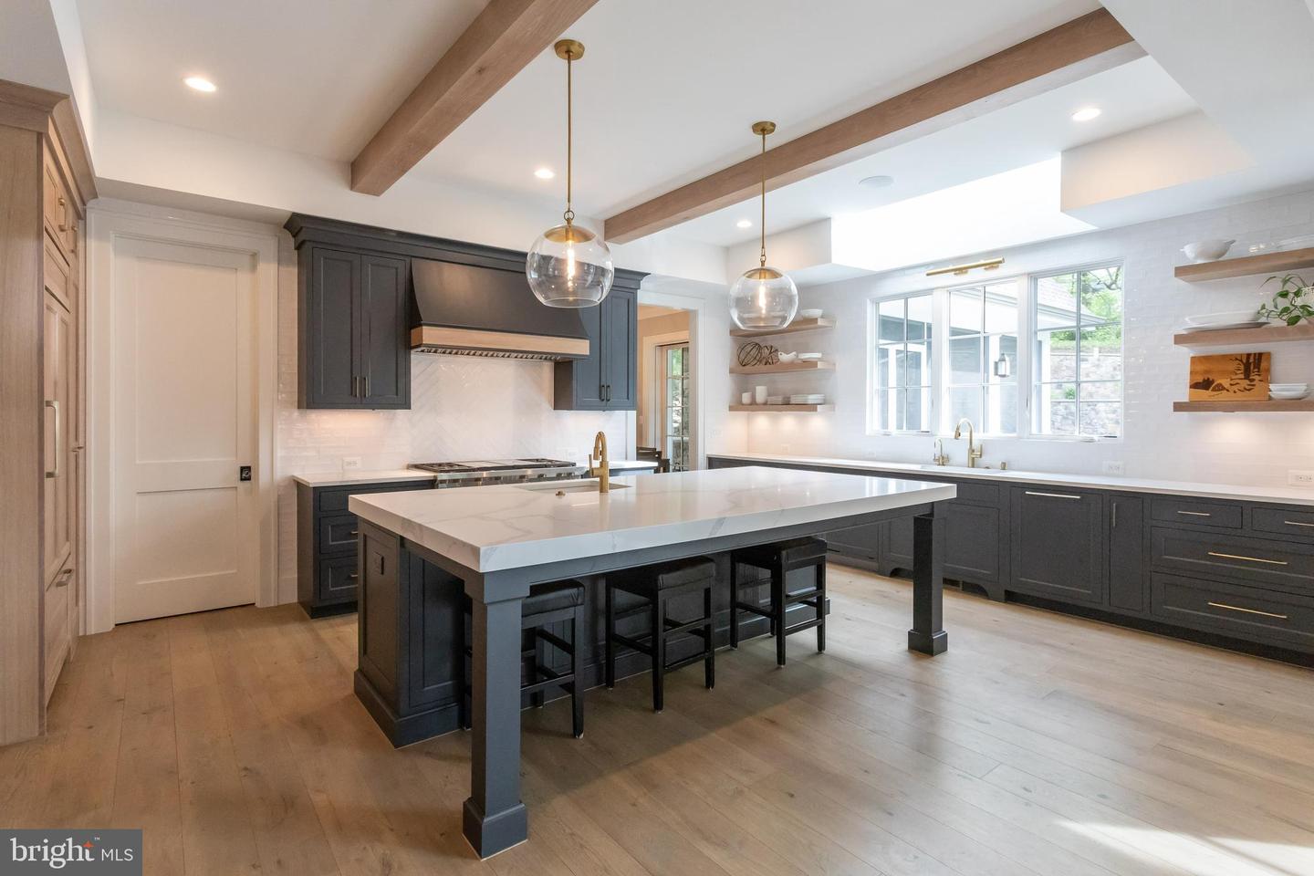 3500 N ABINGDON ST, ARLINGTON, Virginia 22207, 6 Bedrooms Bedrooms, 27 Rooms Rooms,6 BathroomsBathrooms,Residential,For sale,3500 N ABINGDON ST,VAAR2065572 MLS # VAAR2065572