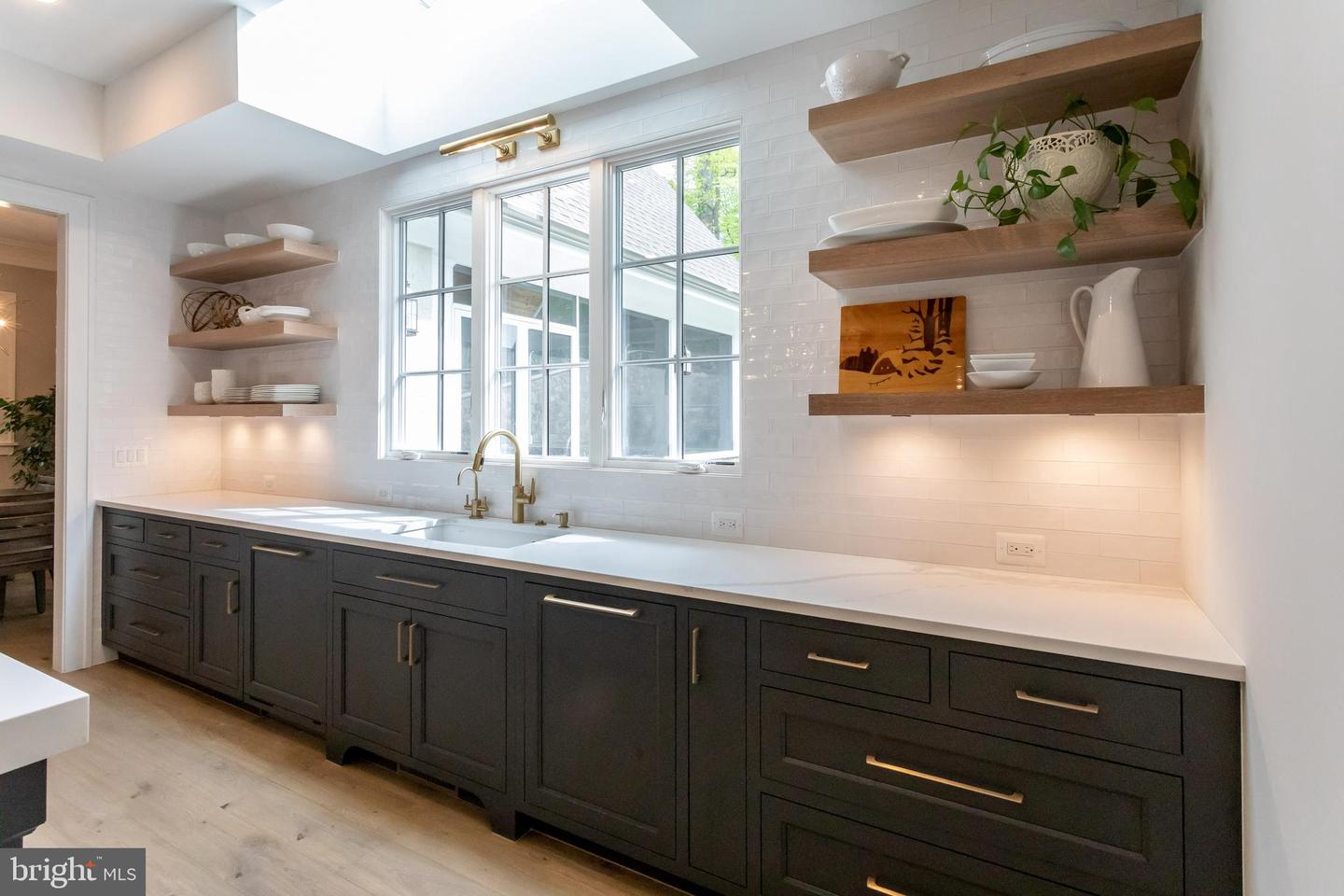 3500 N ABINGDON ST, ARLINGTON, Virginia 22207, 6 Bedrooms Bedrooms, 27 Rooms Rooms,6 BathroomsBathrooms,Residential,For sale,3500 N ABINGDON ST,VAAR2065572 MLS # VAAR2065572