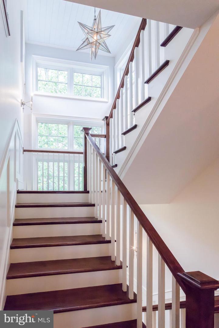 3500 N ABINGDON ST, ARLINGTON, Virginia 22207, 6 Bedrooms Bedrooms, 27 Rooms Rooms,6 BathroomsBathrooms,Residential,For sale,3500 N ABINGDON ST,VAAR2065572 MLS # VAAR2065572