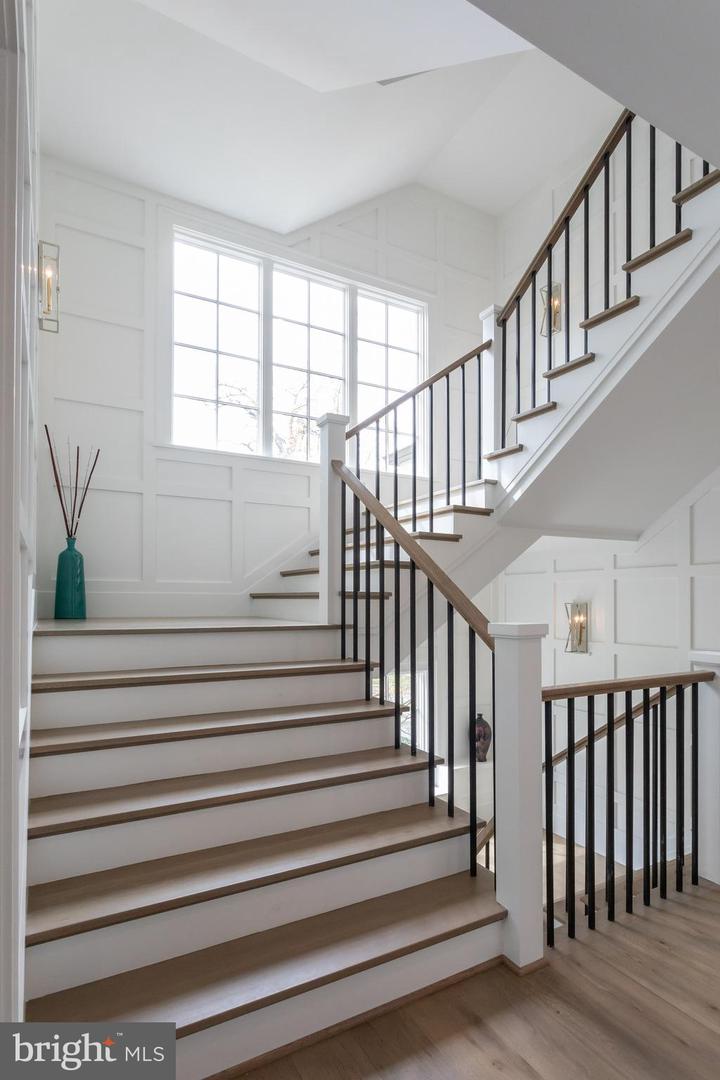 3500 N ABINGDON ST, ARLINGTON, Virginia 22207, 6 Bedrooms Bedrooms, 27 Rooms Rooms,6 BathroomsBathrooms,Residential,For sale,3500 N ABINGDON ST,VAAR2065572 MLS # VAAR2065572