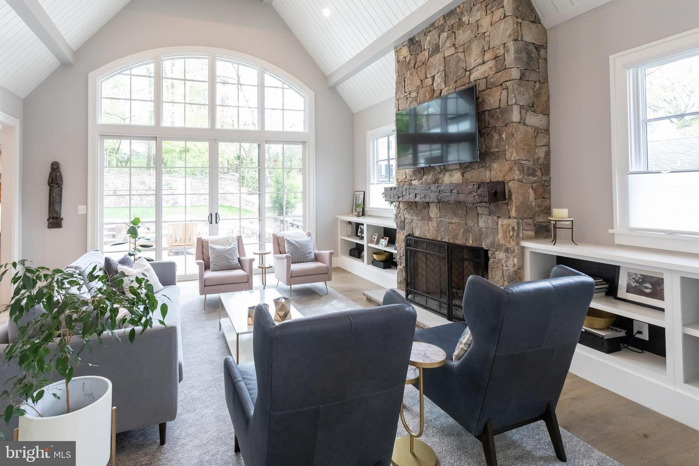 3500 N ABINGDON ST, ARLINGTON, Virginia 22207, 6 Bedrooms Bedrooms, 27 Rooms Rooms,6 BathroomsBathrooms,Residential,For sale,3500 N ABINGDON ST,VAAR2065572 MLS # VAAR2065572