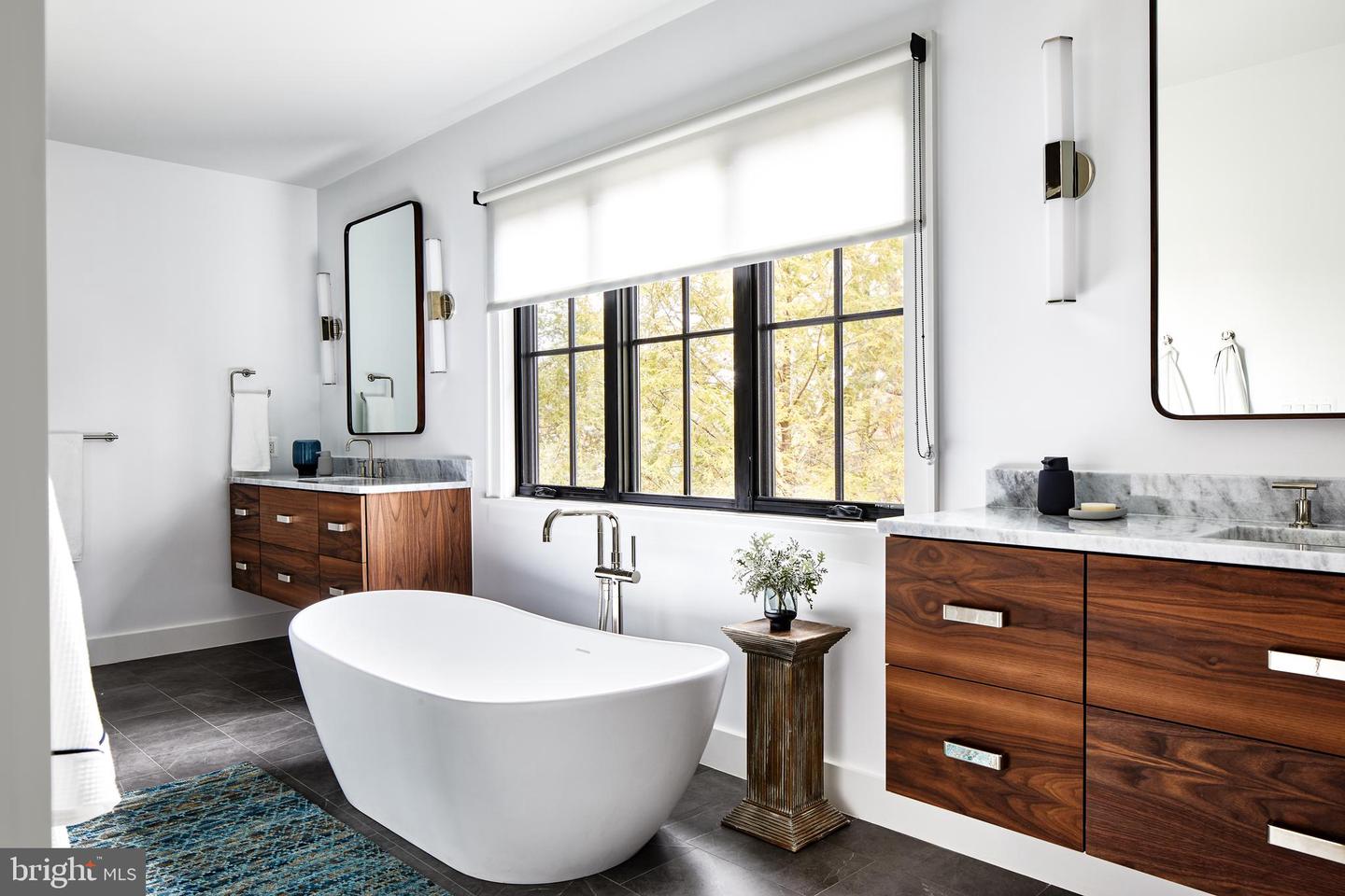 3500 N ABINGDON ST, ARLINGTON, Virginia 22207, 6 Bedrooms Bedrooms, 27 Rooms Rooms,6 BathroomsBathrooms,Residential,For sale,3500 N ABINGDON ST,VAAR2065572 MLS # VAAR2065572