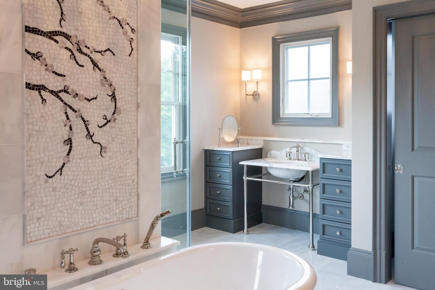 3500 N ABINGDON ST, ARLINGTON, Virginia 22207, 6 Bedrooms Bedrooms, 27 Rooms Rooms,6 BathroomsBathrooms,Residential,For sale,3500 N ABINGDON ST,VAAR2065572 MLS # VAAR2065572