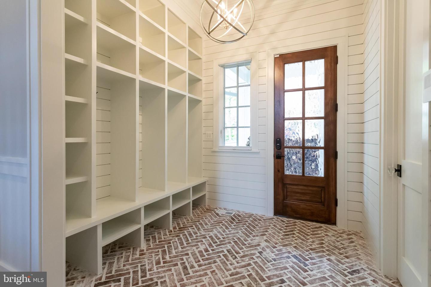 3500 N ABINGDON ST, ARLINGTON, Virginia 22207, 6 Bedrooms Bedrooms, 27 Rooms Rooms,6 BathroomsBathrooms,Residential,For sale,3500 N ABINGDON ST,VAAR2065572 MLS # VAAR2065572