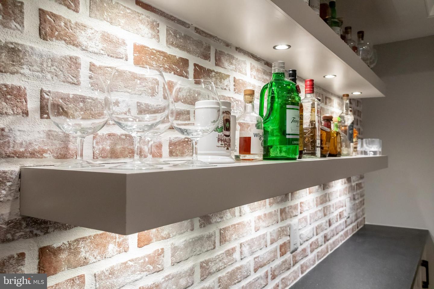 3500 N ABINGDON ST, ARLINGTON, Virginia 22207, 6 Bedrooms Bedrooms, 27 Rooms Rooms,6 BathroomsBathrooms,Residential,For sale,3500 N ABINGDON ST,VAAR2065572 MLS # VAAR2065572