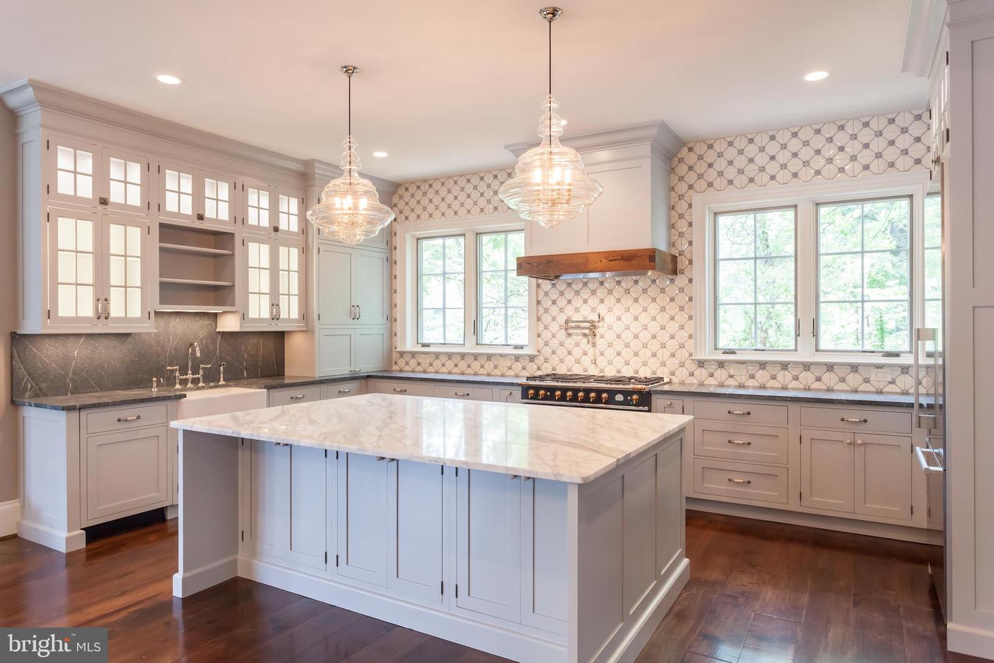 3500 N ABINGDON ST, ARLINGTON, Virginia 22207, 6 Bedrooms Bedrooms, 27 Rooms Rooms,6 BathroomsBathrooms,Residential,For sale,3500 N ABINGDON ST,VAAR2065572 MLS # VAAR2065572